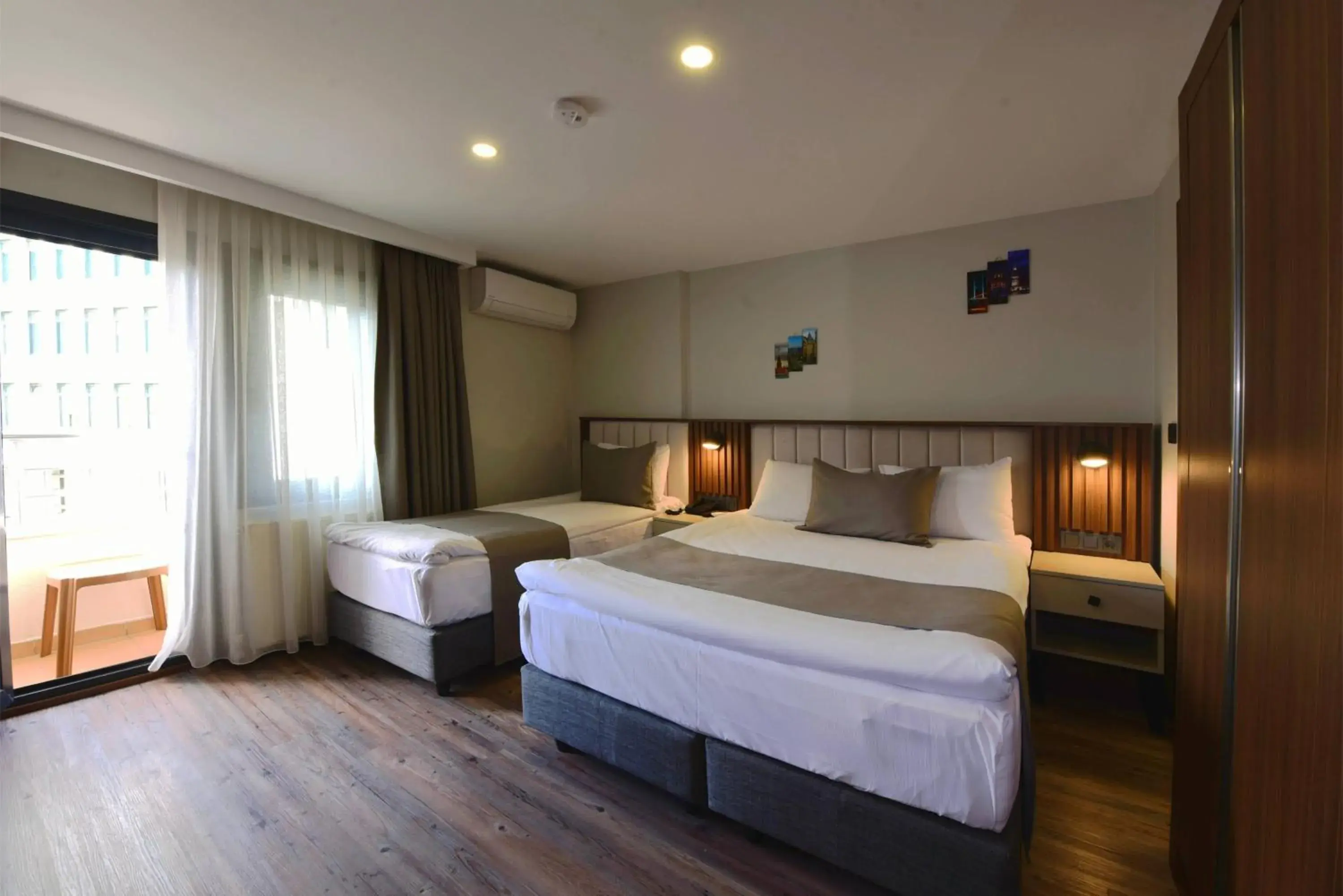 Triple Room with Balcony in Hotel Öncü Triple Room with Balcony in Hotel Öncü