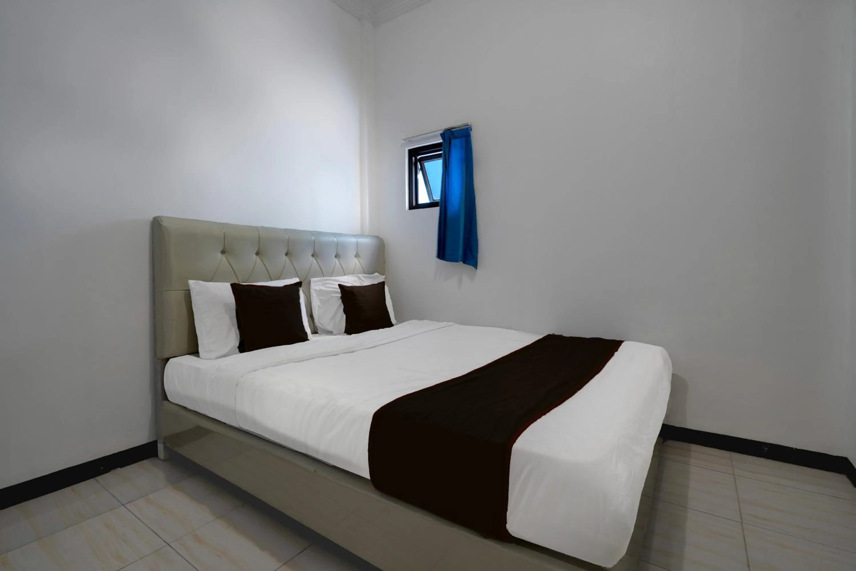 Deluxe Double Room in Hotel O 94843 Syariah Hj. Lilis Sukabumi