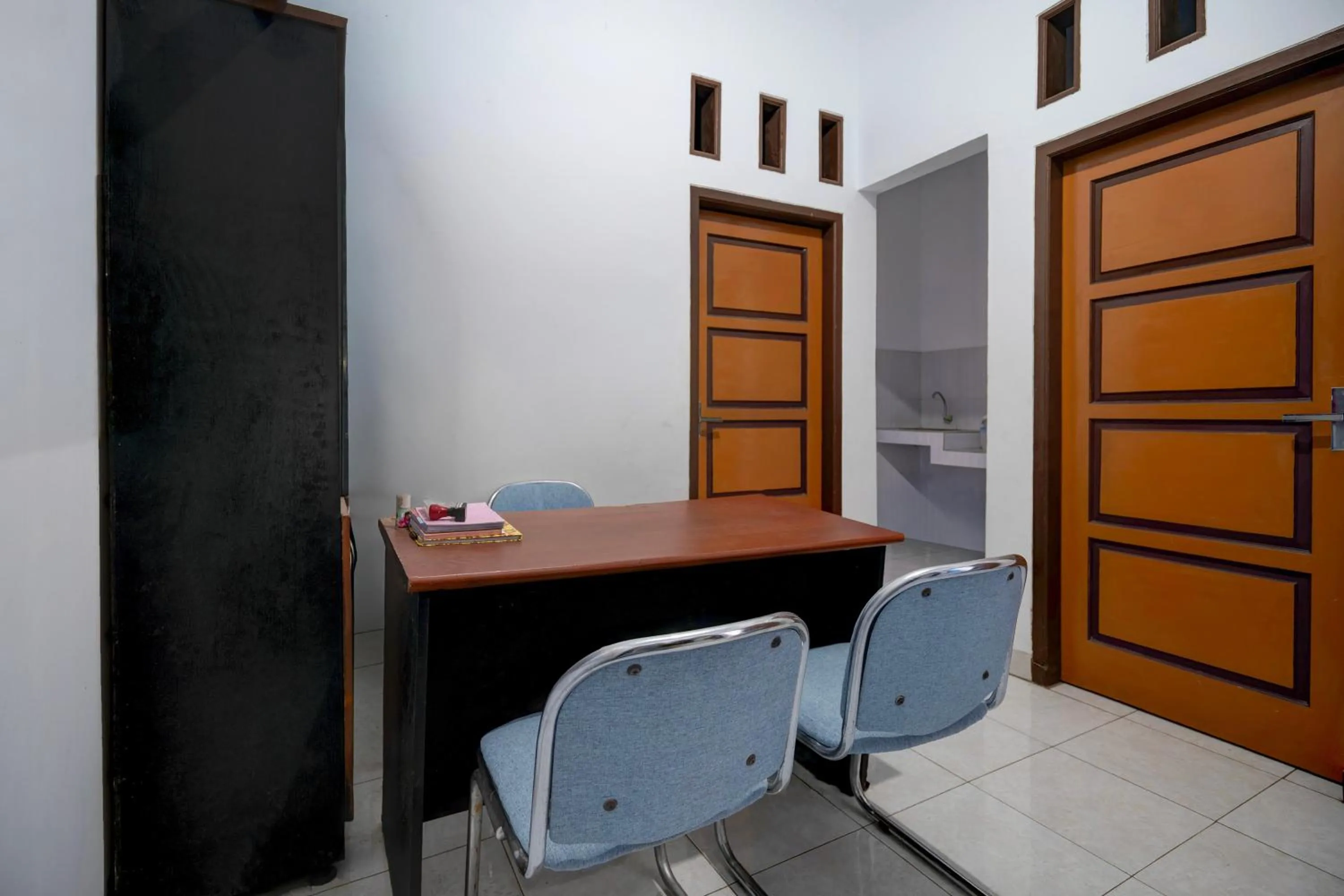 Hotel O 94843 Syariah Hj. Lilis Sukabumi