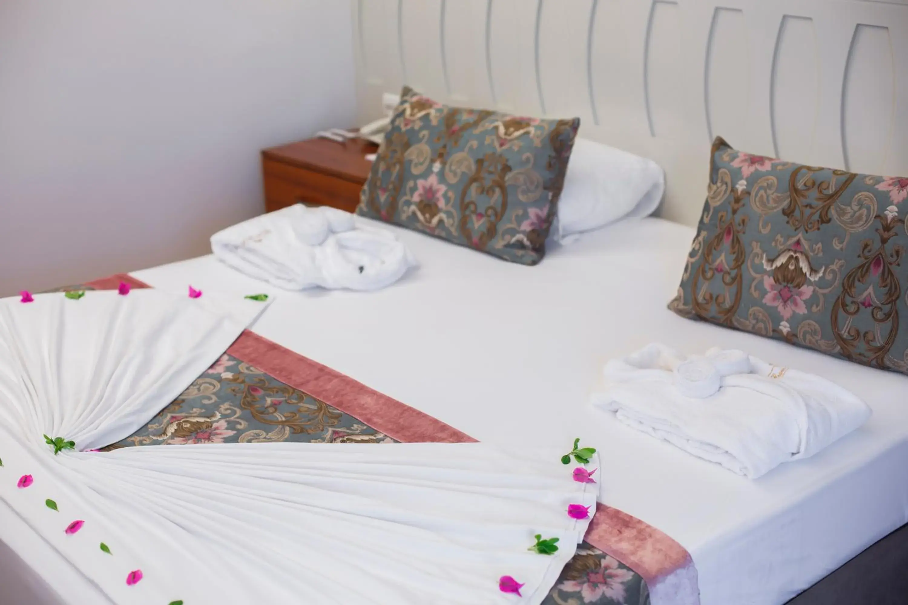 Bed in Side Crown Serenity All Inclusive