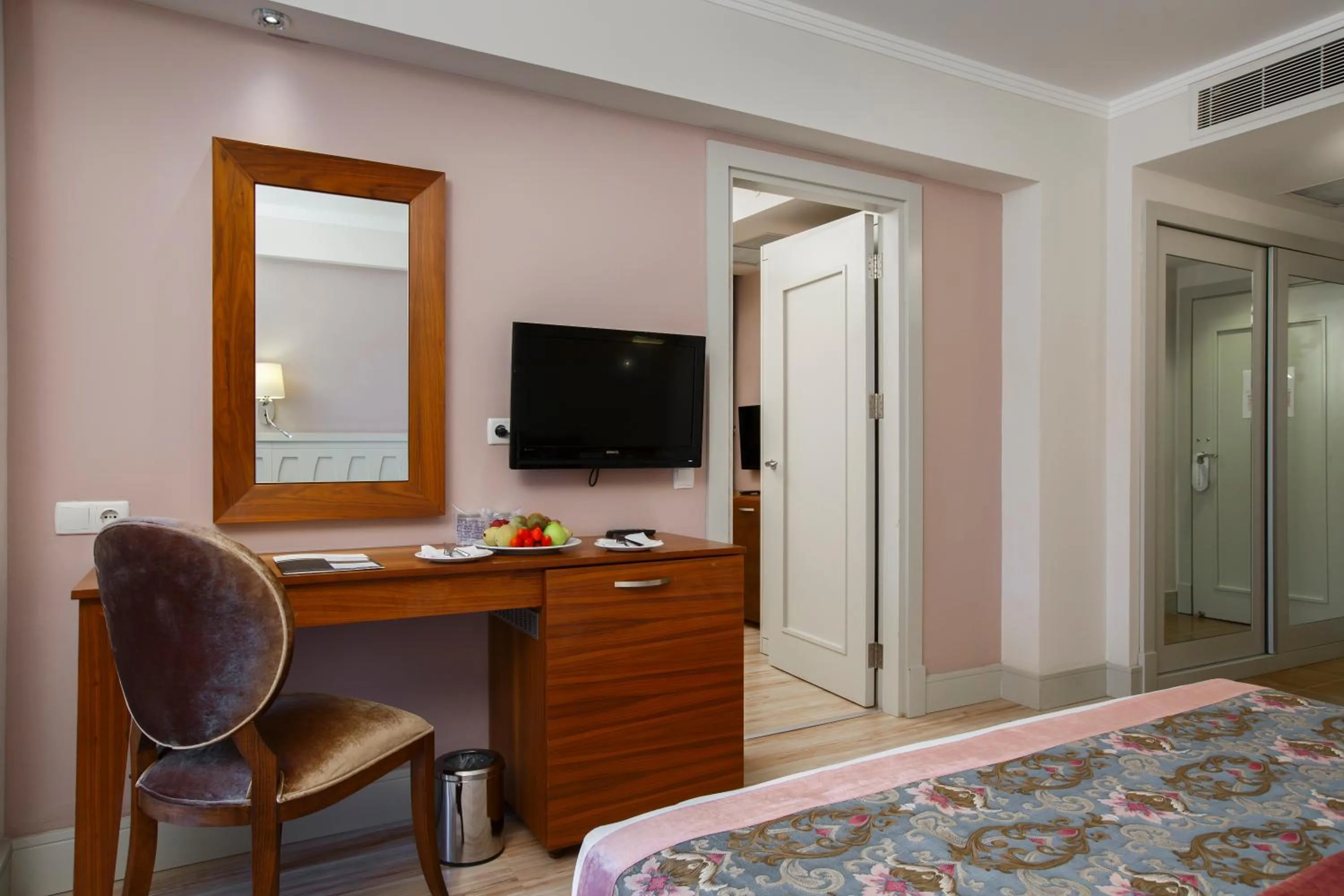 Bed in Side Crown Serenity Ultra All Inclusive