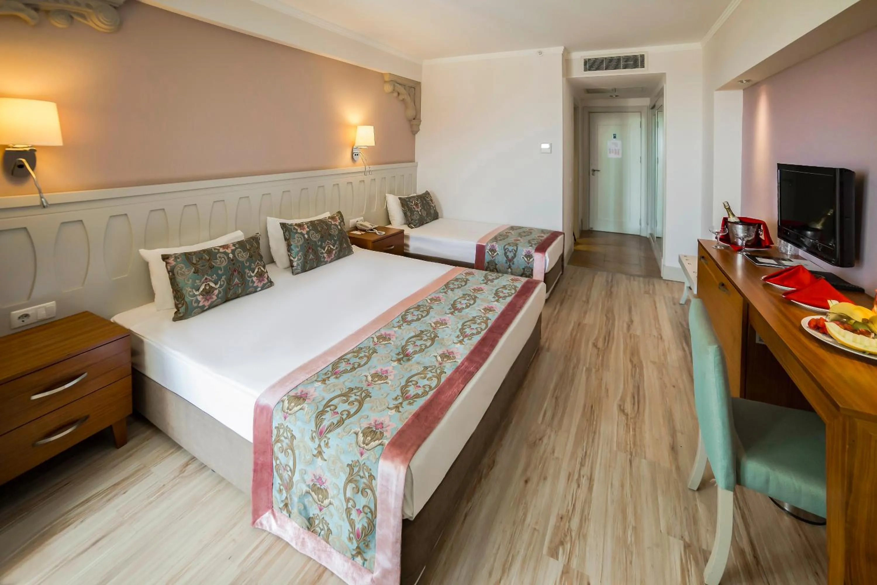 Bed in Side Crown Serenity Ultra All Inclusive