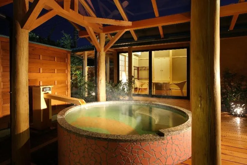 Hot Spring Bath in Hanashibuki