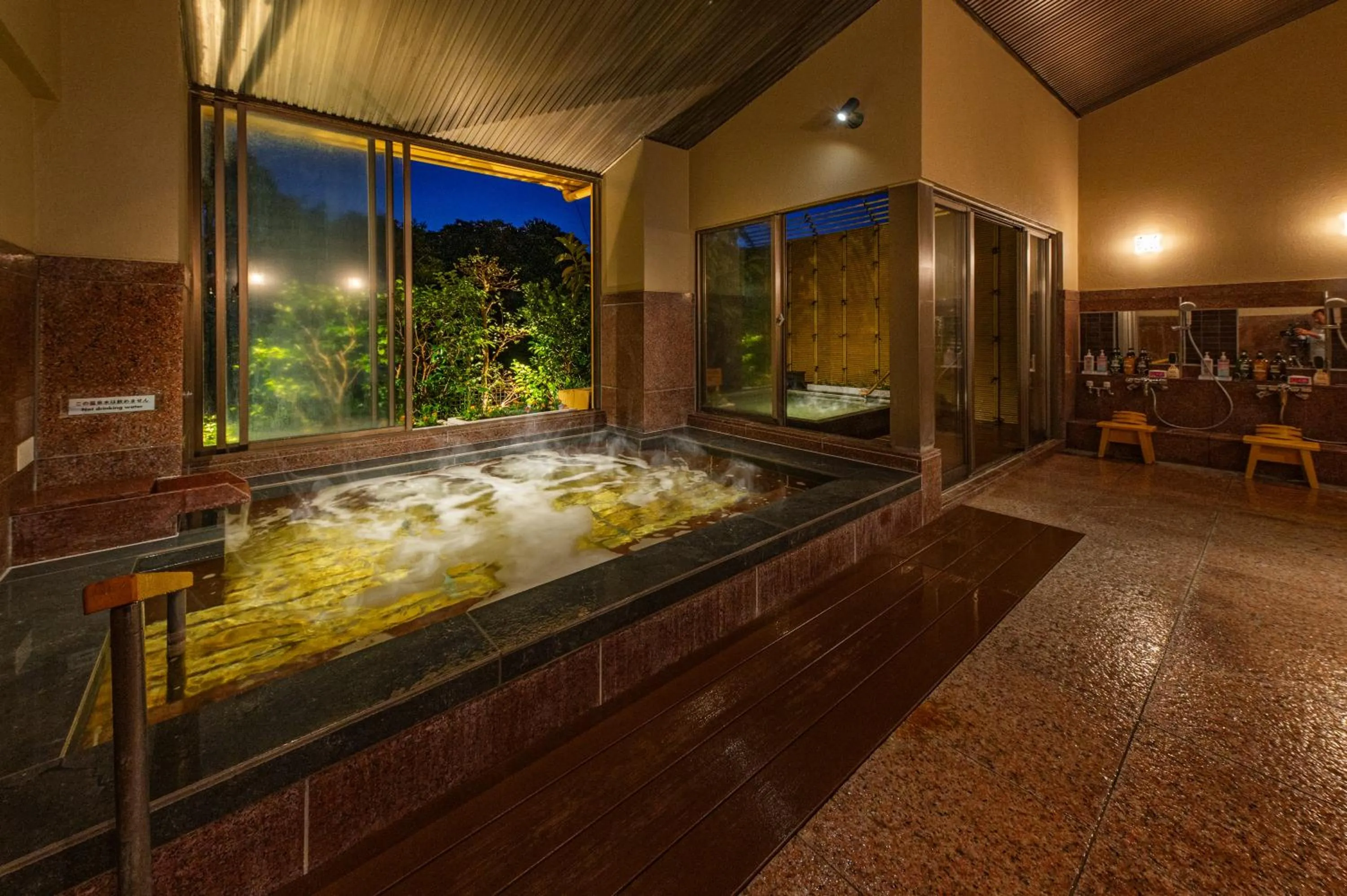 Hot Spring Bath in Hanashibuki