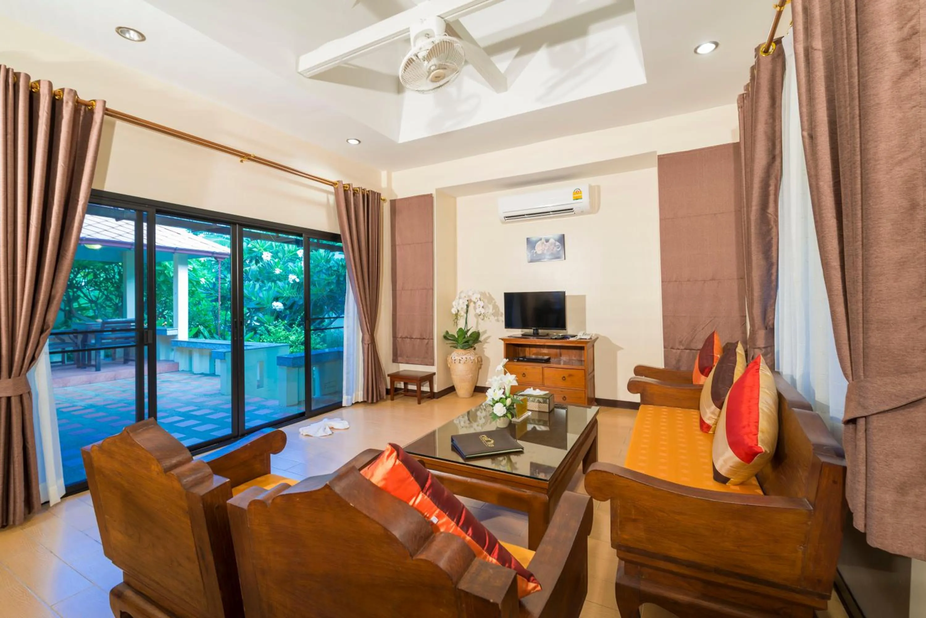 Photo of the whole room in Pattra Vill Resort