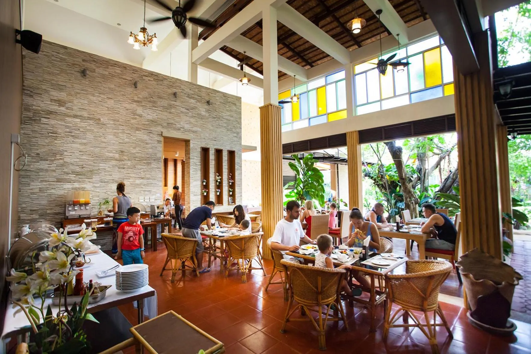 Restaurant/places to eat in Pattra Vill Resort