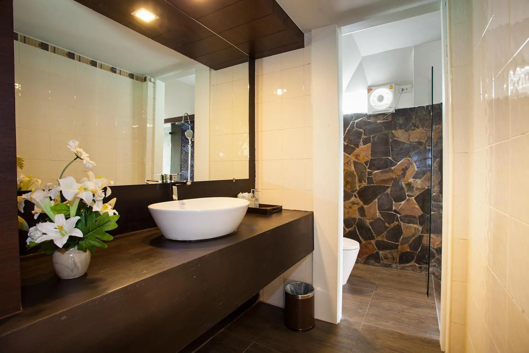 Toilet in Pattra Vill Resort