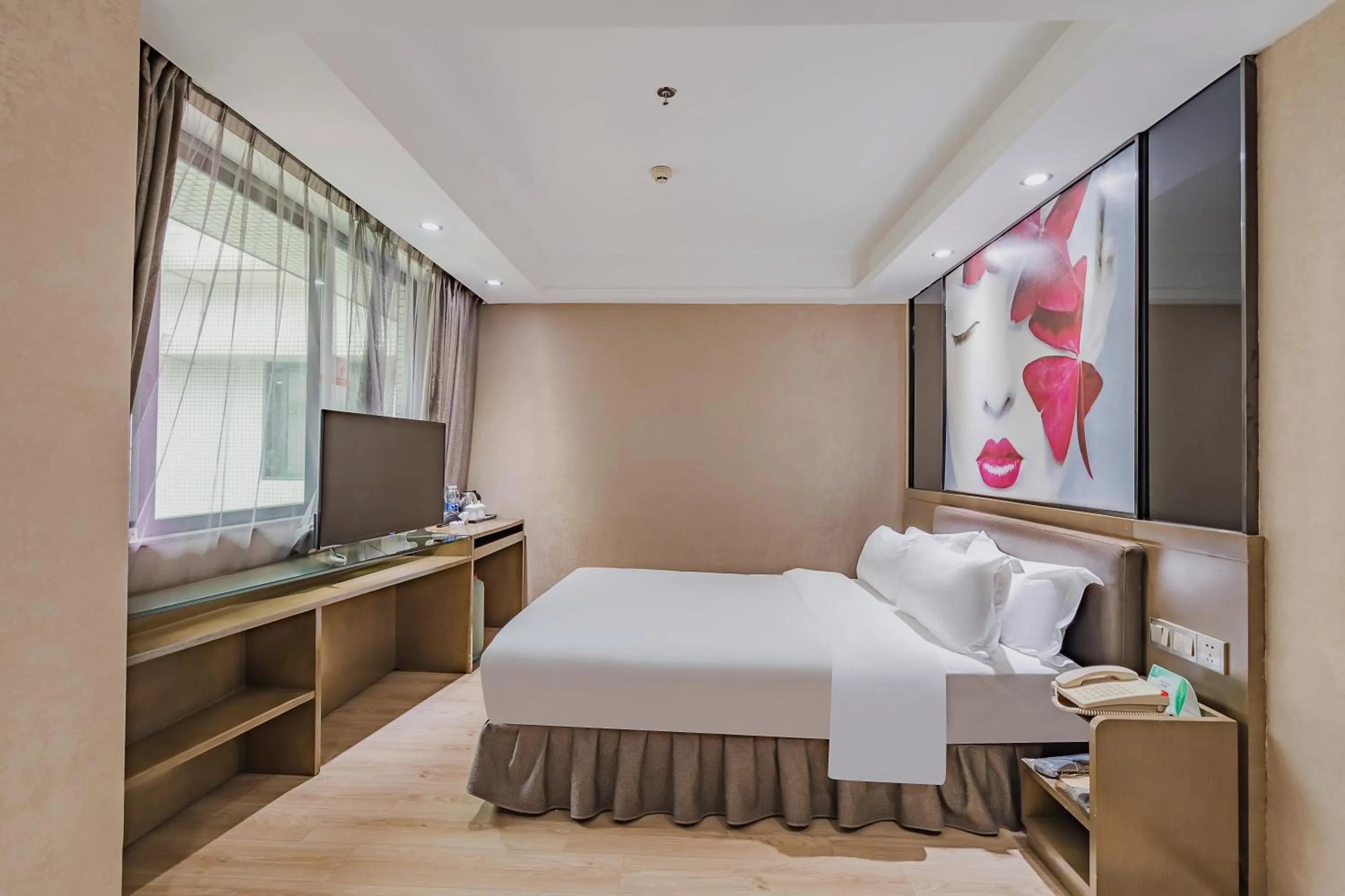 Photo of the whole room, Bed in Insail Hotels (Pazhou Exhibition Center KeCun Metro Station Dunhe Road Branch Guangzhou)