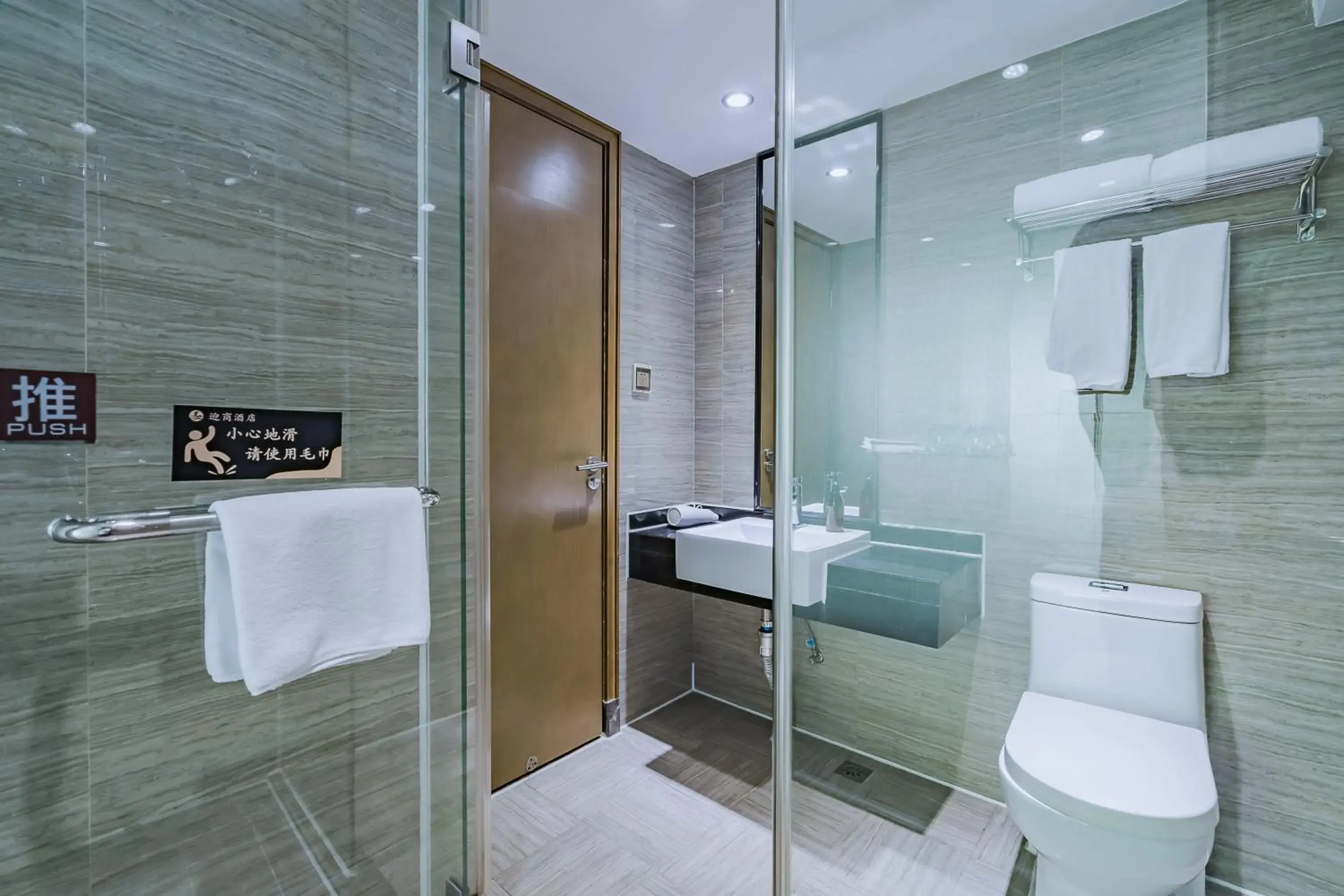Standard Twin Room in Insail Hotels (Pazhou Exhibition Center KeCun Metro Station Dunhe Road Branch Guangzhou) Standard Twin Room in Insail Hotels (Pazhou Exhibition Center KeCun Metro Station Dunhe Road Branch Guangzhou)