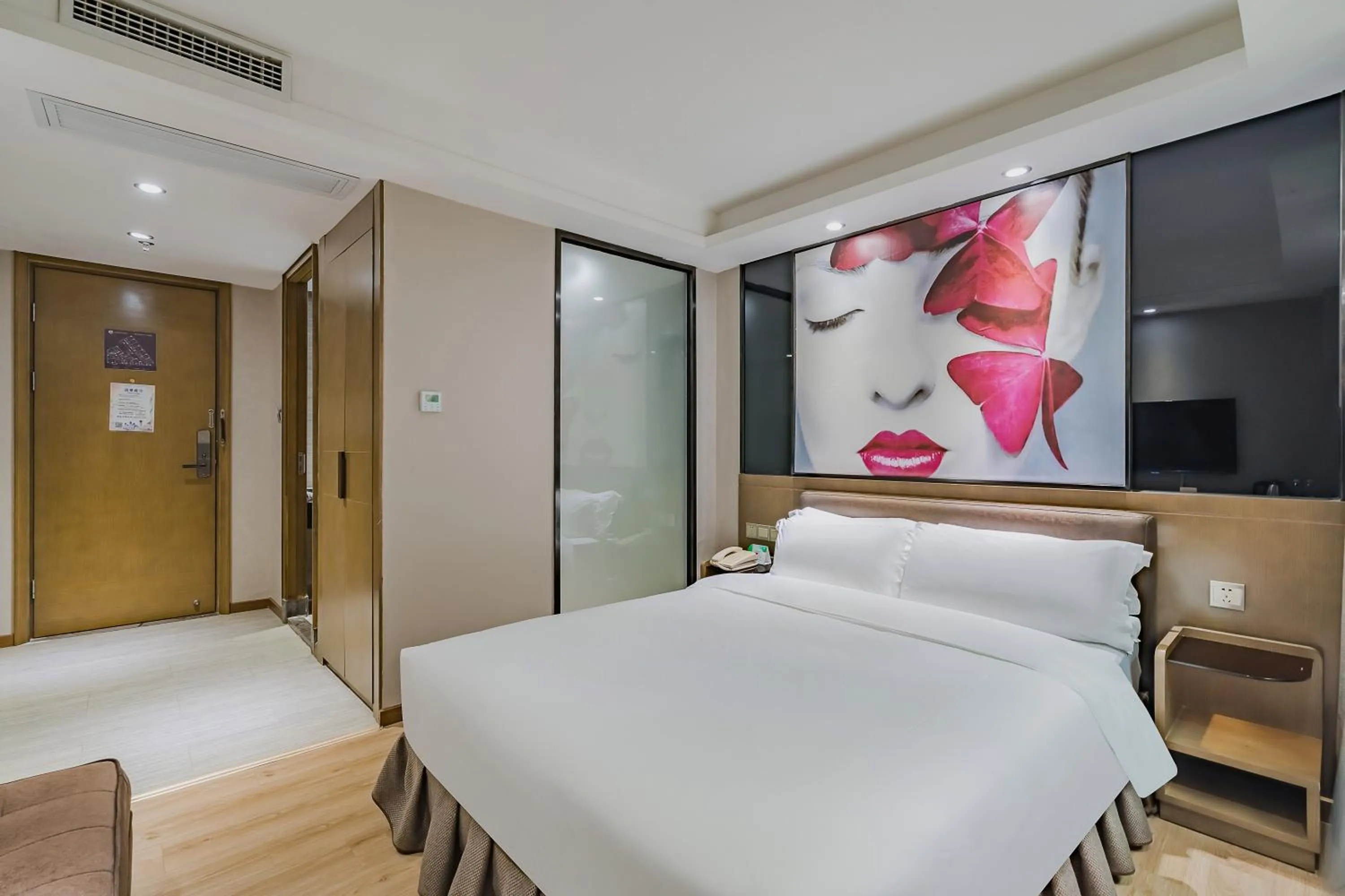 Photo of the whole room, Bed in Insail Hotels (Pazhou Exhibition Center KeCun Metro Station Dunhe Road Branch Guangzhou)