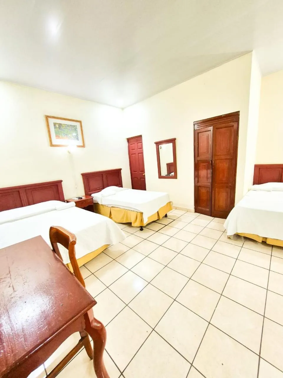 Family Room in Hotel Continental Plaza