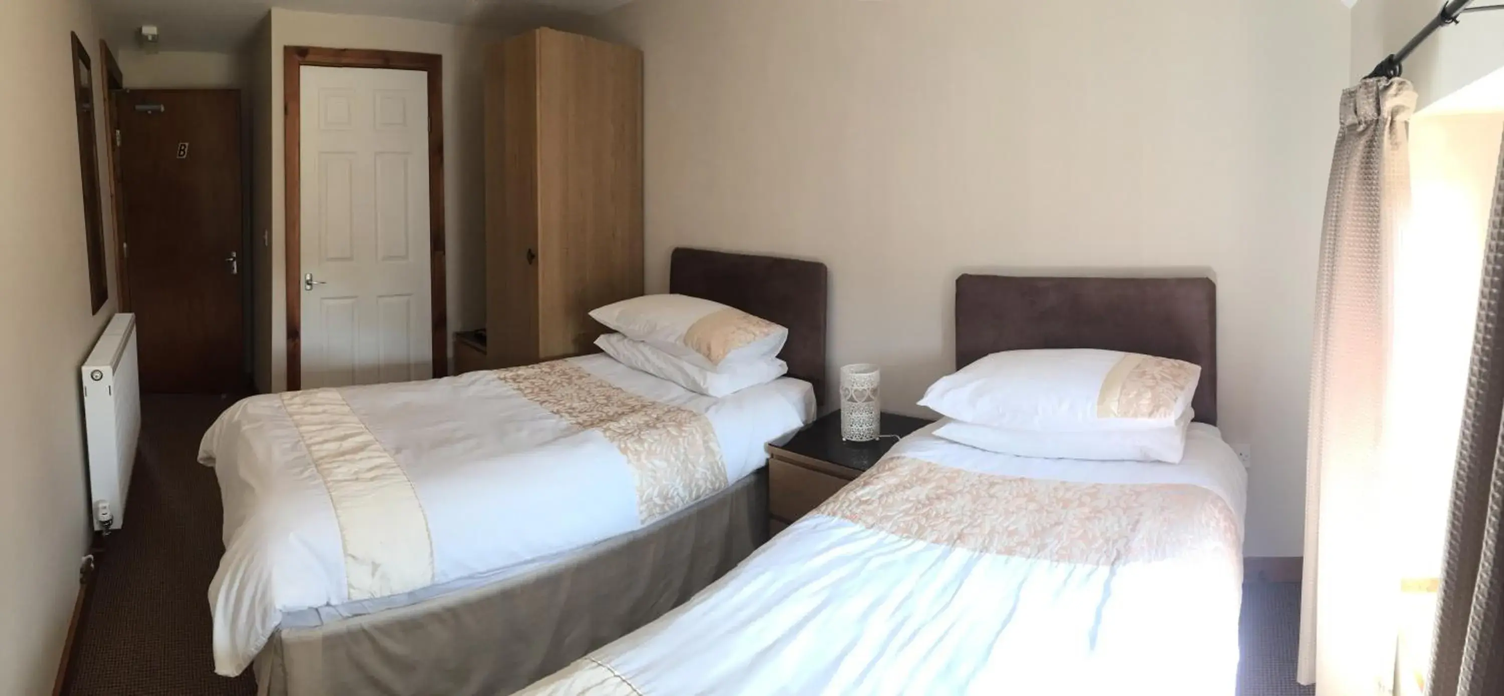 Standard Twin Room - single occupancy in The Nags Head Tredegar Standard Twin Room - single occupancy in The Nags Head Tredegar