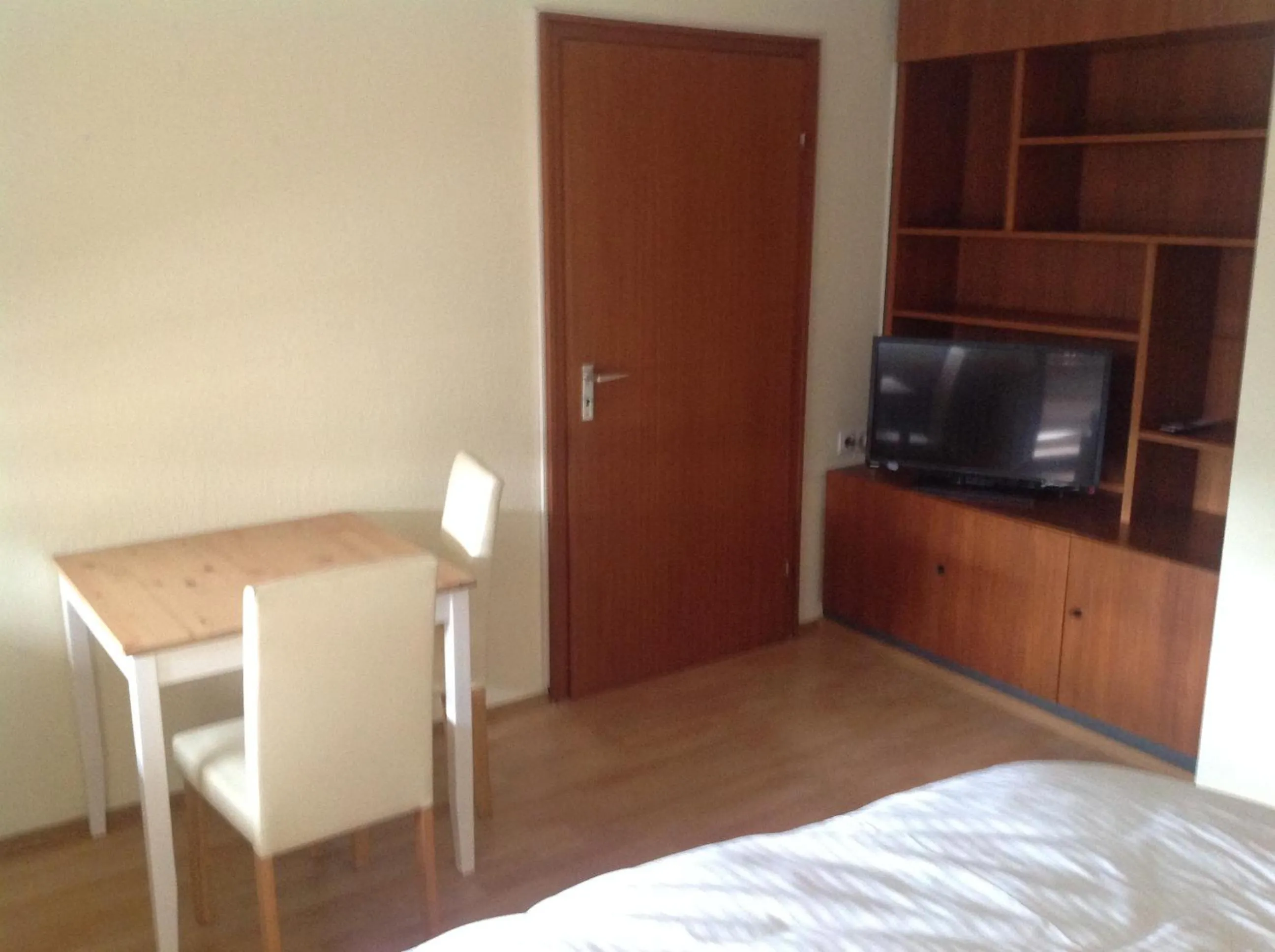 Photo of the whole room, Bed in Hotel-Pension Schlossgarten