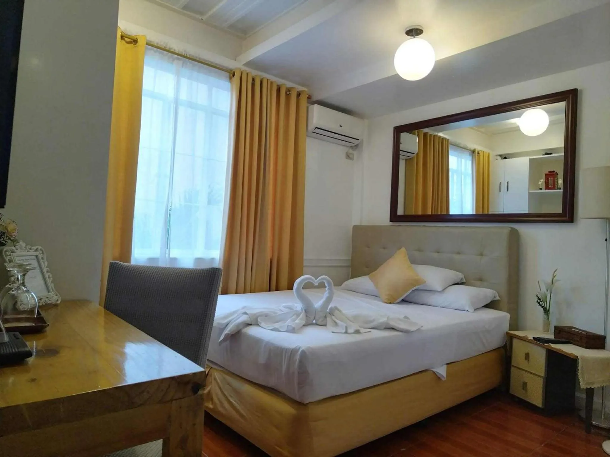 Bed in Makati Riverside Inn