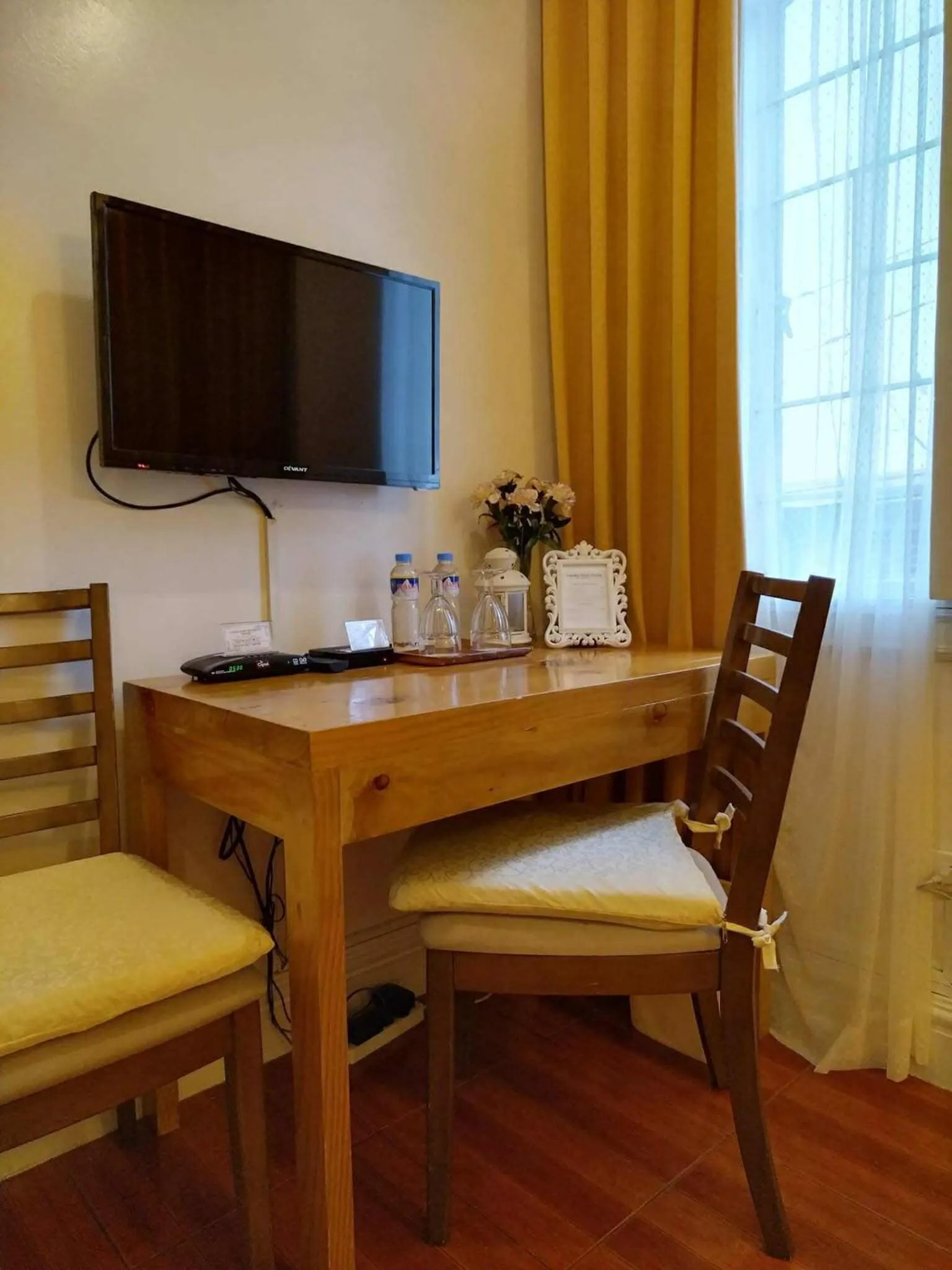 TV and multimedia in Makati Riverside Inn