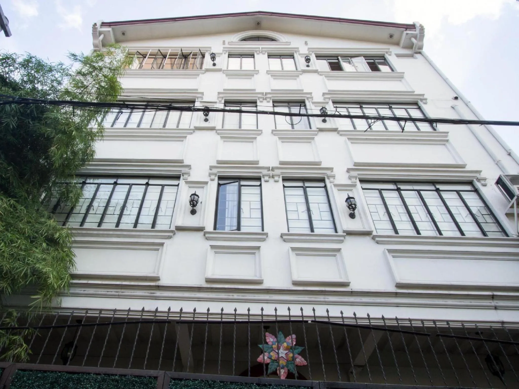 Property building in Makati Riverside Inn