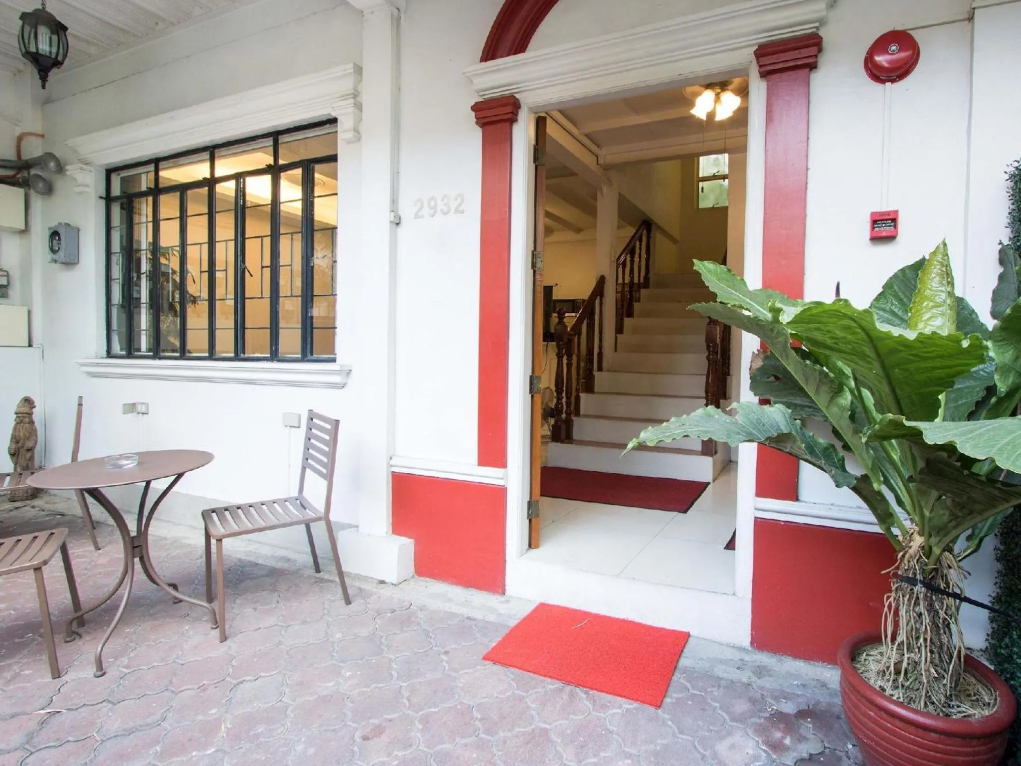 Facade/entrance in Makati Riverside Inn