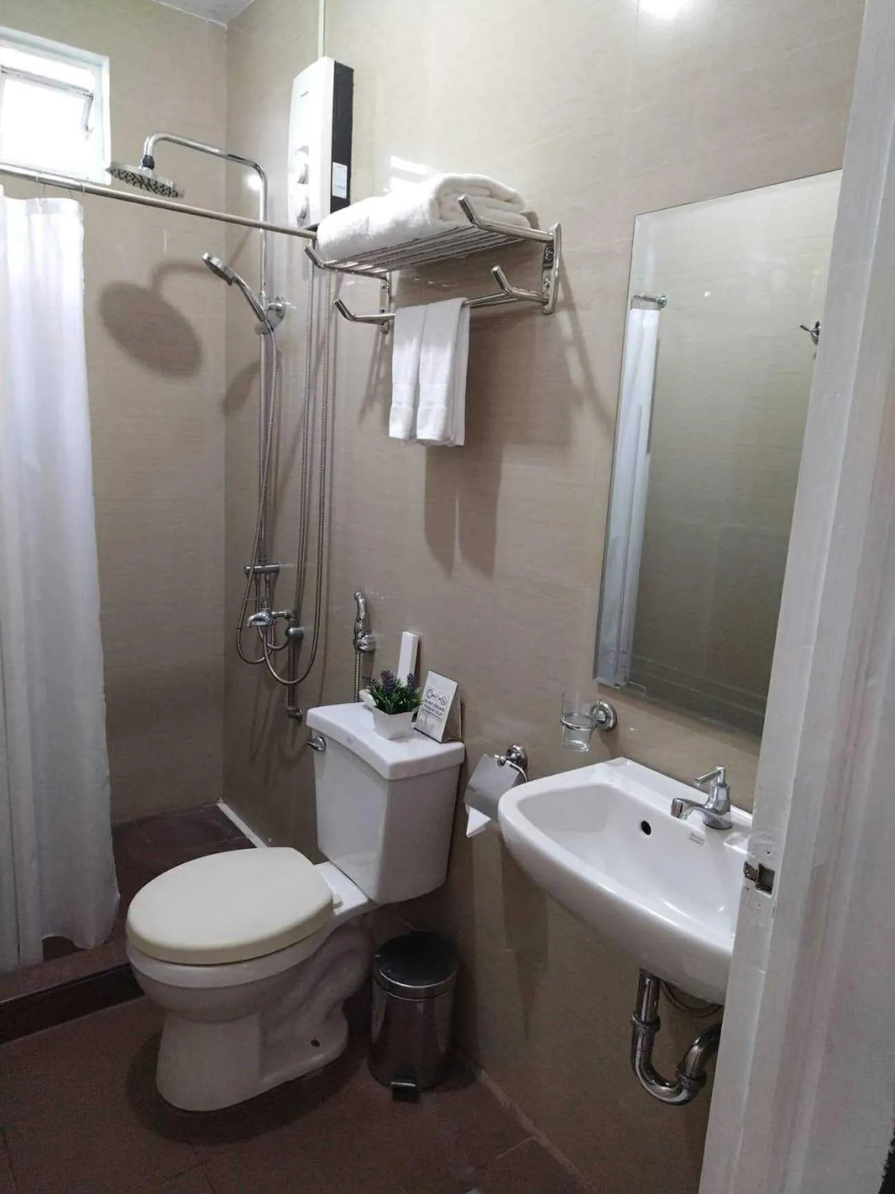 Shower in Makati Riverside Inn