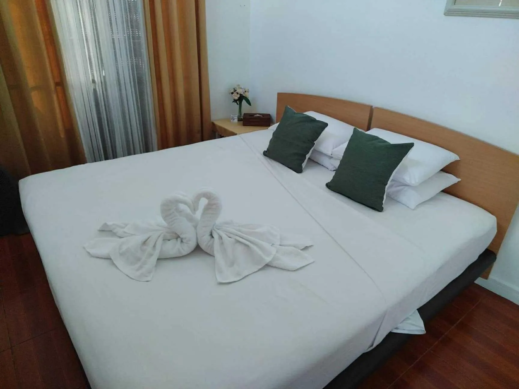 Bed in Makati Riverside Inn