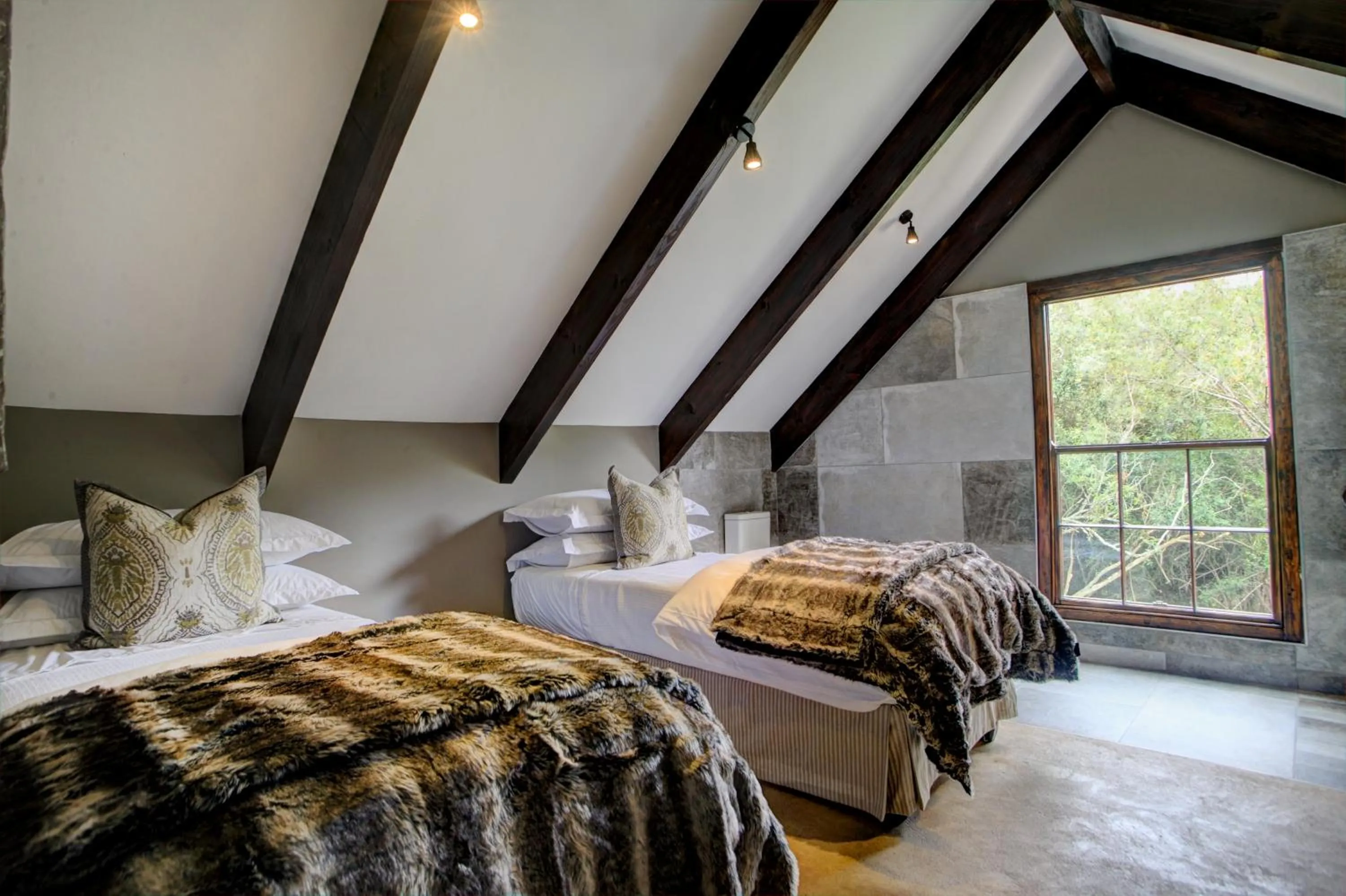 Bathroom, Bed in Botlierskop Bush Villas