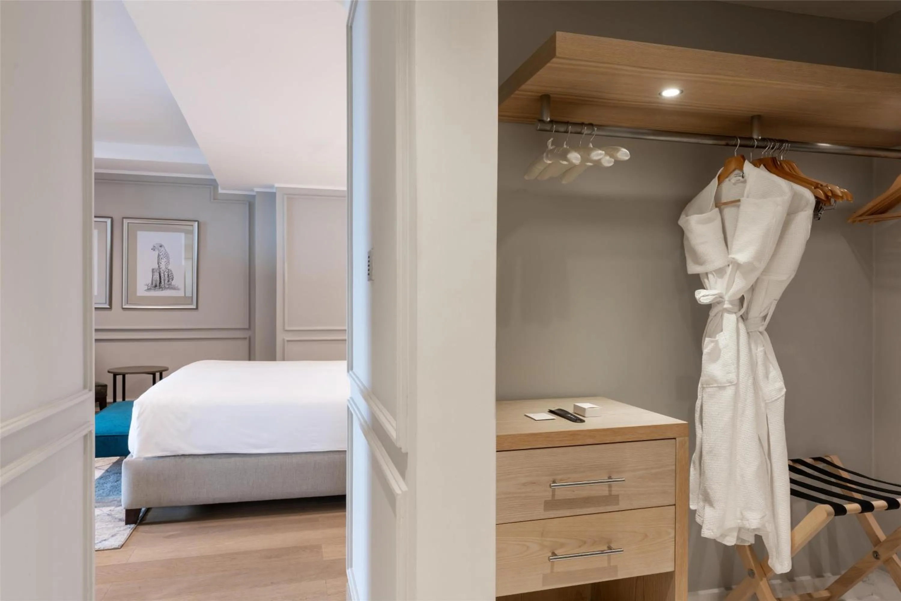 Bathroom, Bed in Radisson Blu Hotel, Nairobi Upper Hill