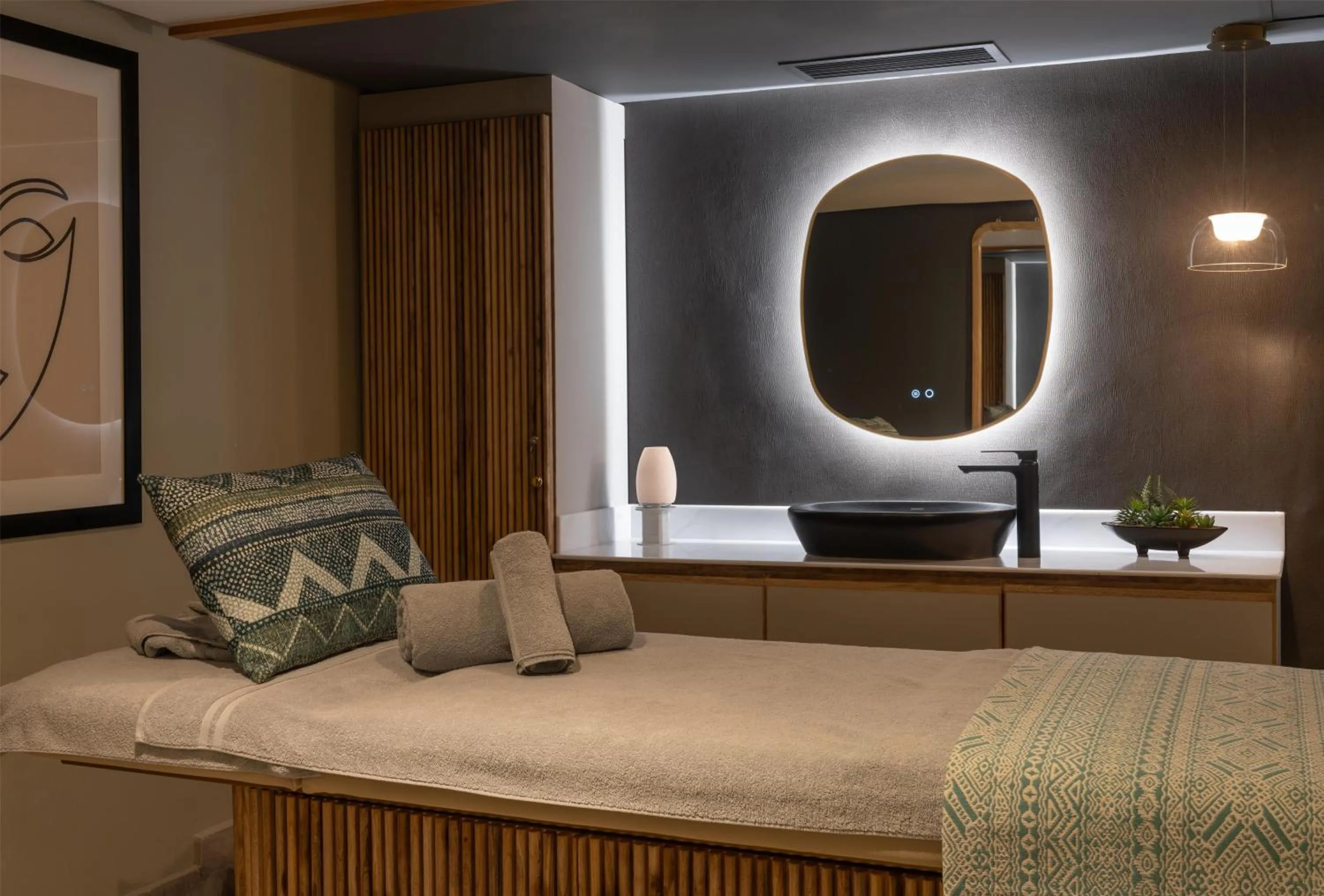 Spa and wellness centre/facilities, Bed in Radisson Blu Hotel, Nairobi Upper Hill