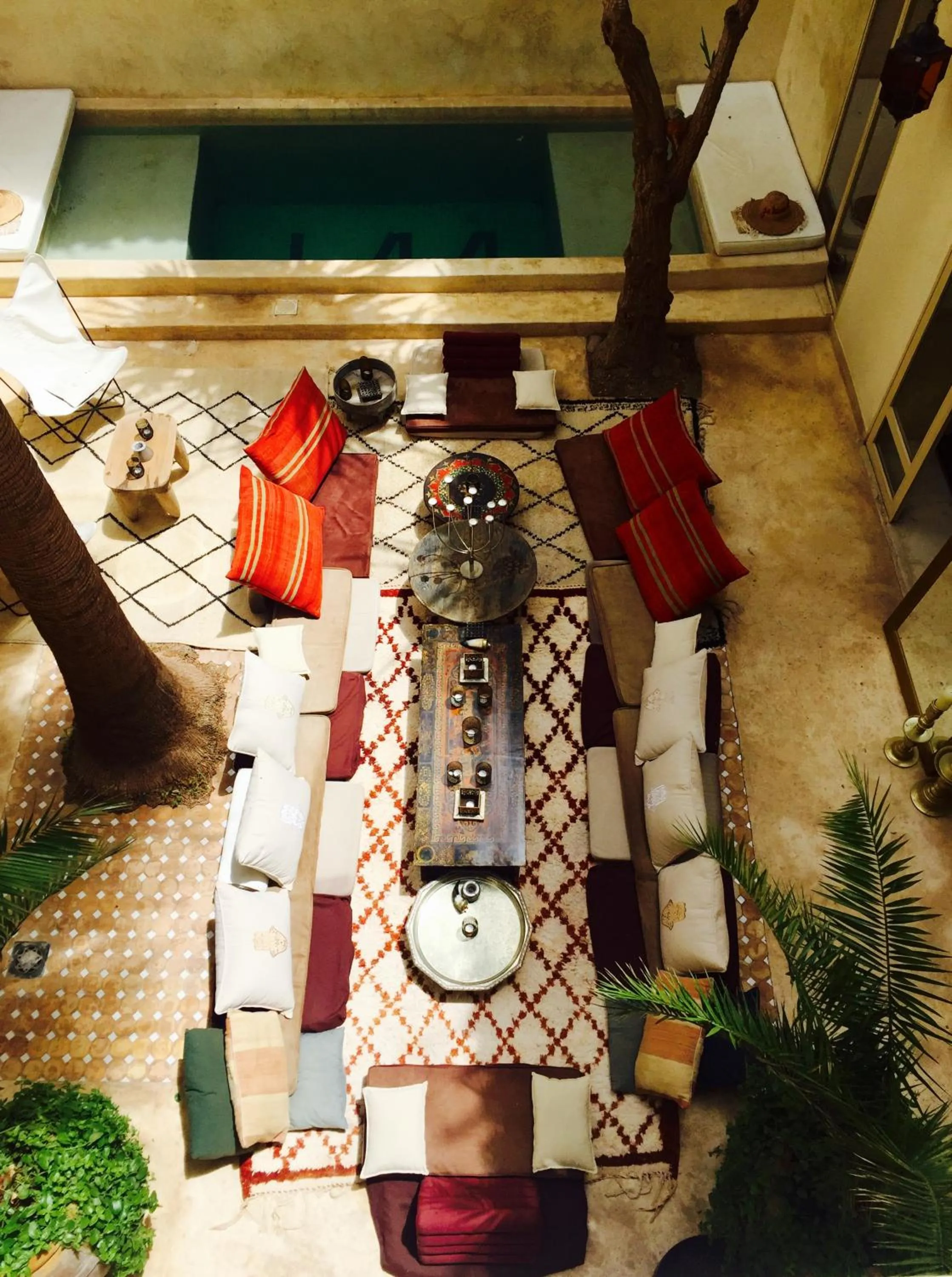 Restaurant/places to eat in Riad 144
