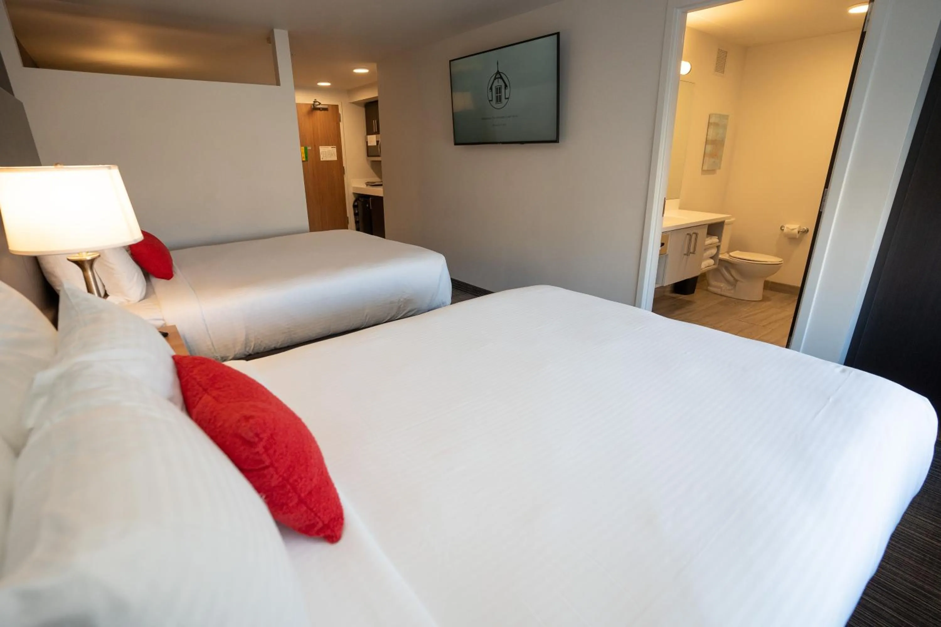 Deluxe Queen Room in University Guest House and Conference Center