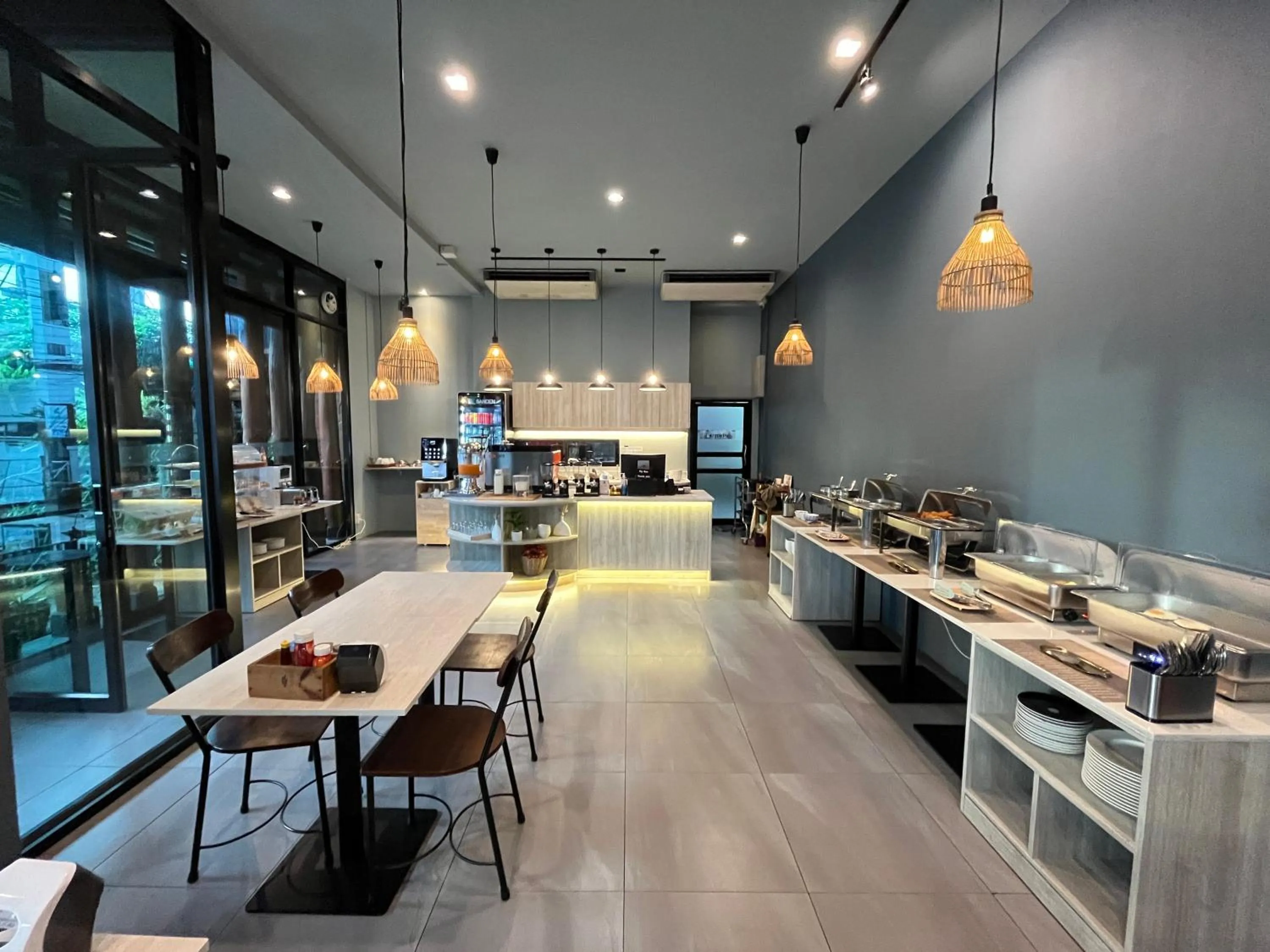 Restaurant/places to eat in Le Naview @Prasingh