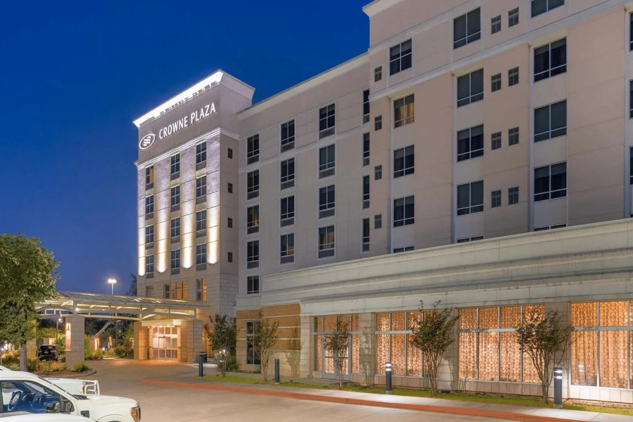 Property building in Crowne Plaza SHENANDOAH - WOODLANDS AREA by IHG