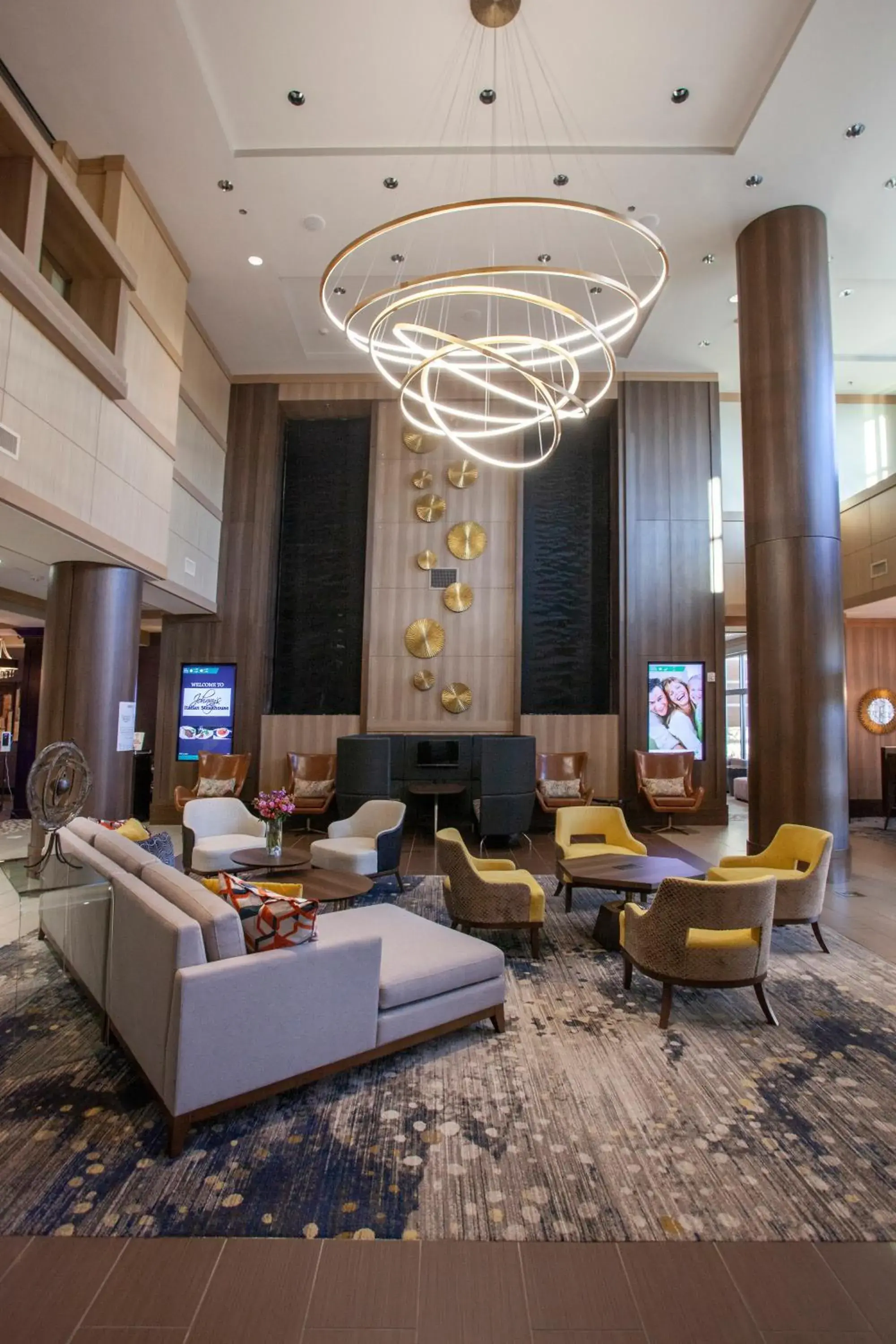 Lobby or reception in Crowne Plaza Shenandoah - The Woodlands Area by IHG Lobby or reception in Crowne Plaza Shenandoah - The Woodlands Area by IHG