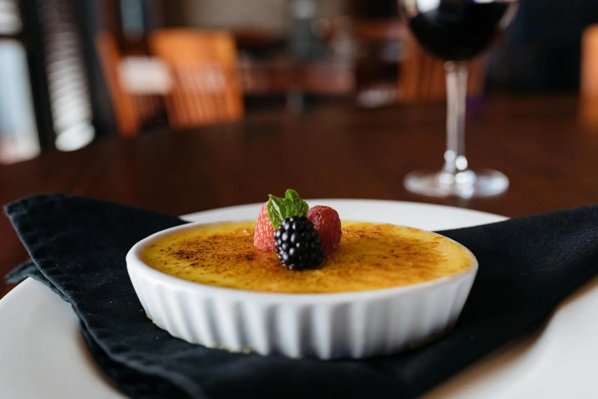 Restaurant/places to eat in Crowne Plaza SHENANDOAH - WOODLANDS AREA by IHG