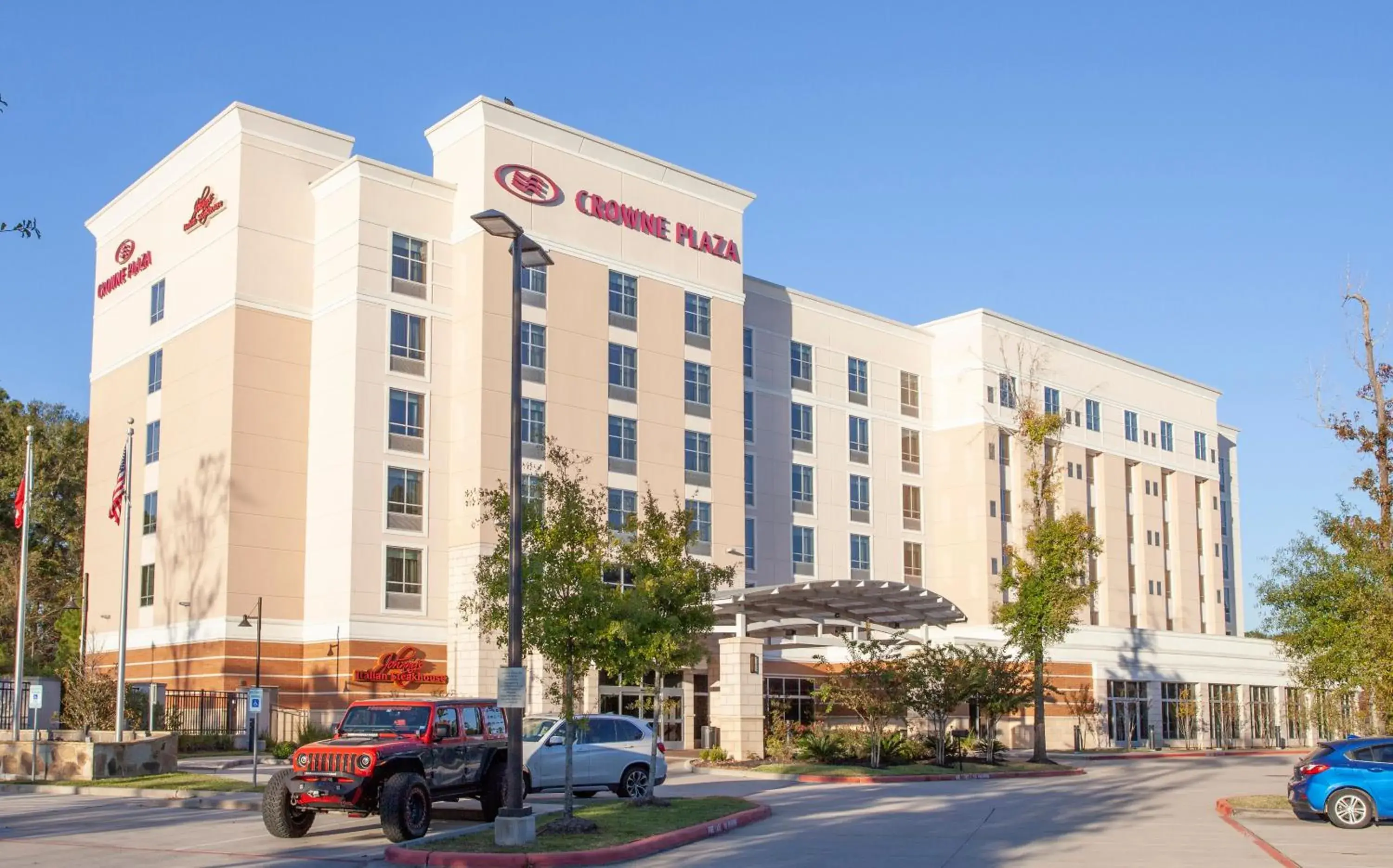 Property building in Crowne Plaza Shenandoah - The Woodlands Area by IHG Property building in Crowne Plaza Shenandoah - The Woodlands Area by IHG