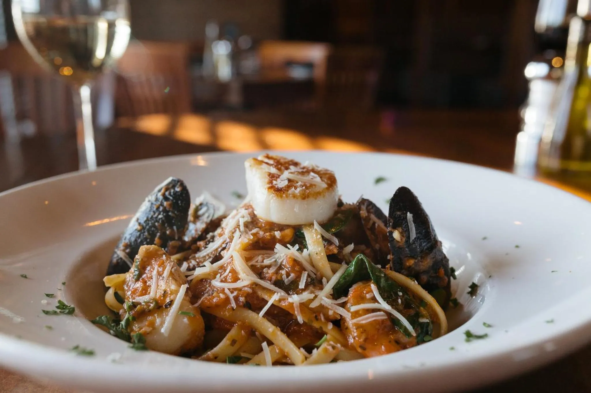 Restaurant/places to eat in Crowne Plaza SHENANDOAH - WOODLANDS AREA by IHG