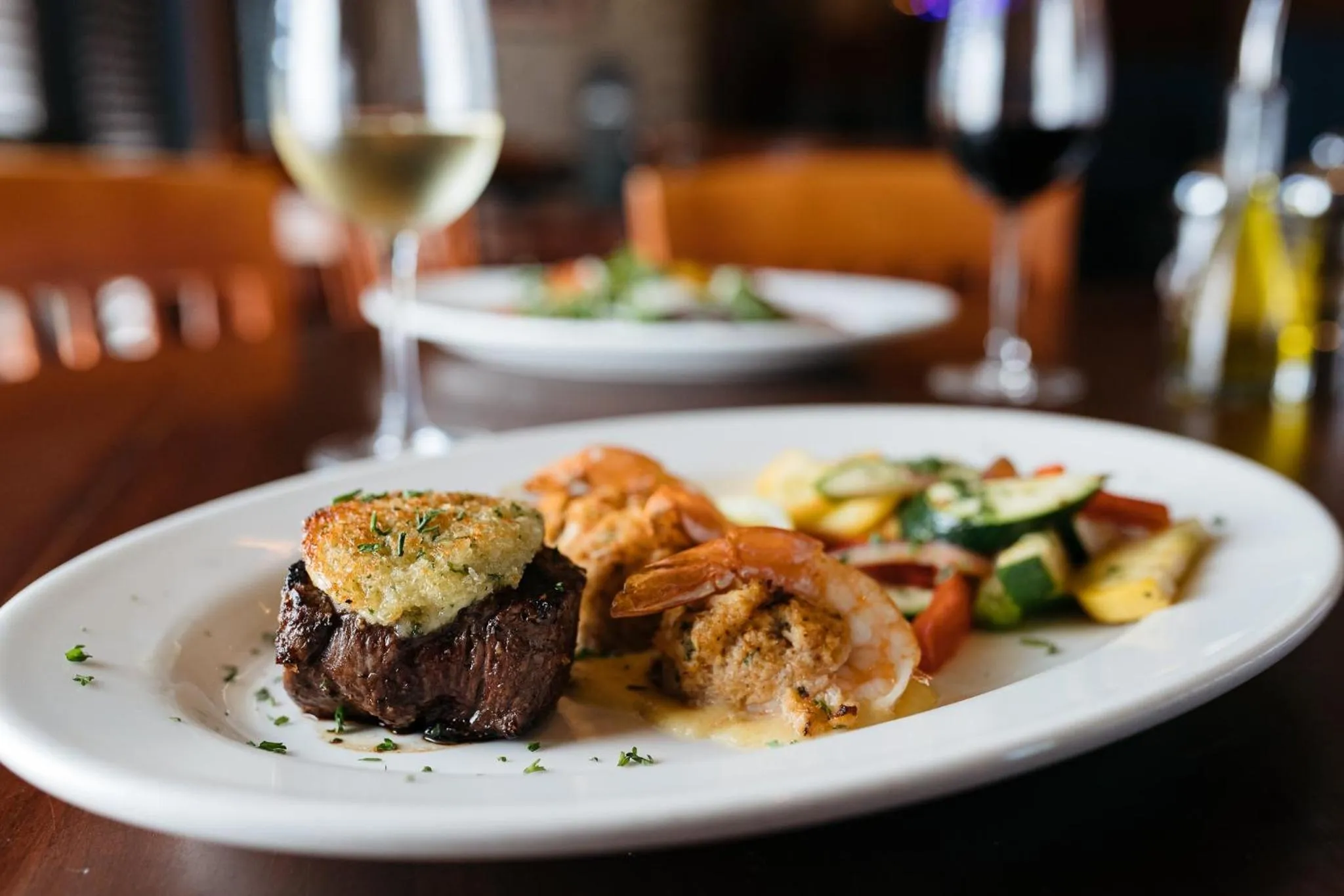 Restaurant/places to eat in Crowne Plaza SHENANDOAH - WOODLANDS AREA by IHG