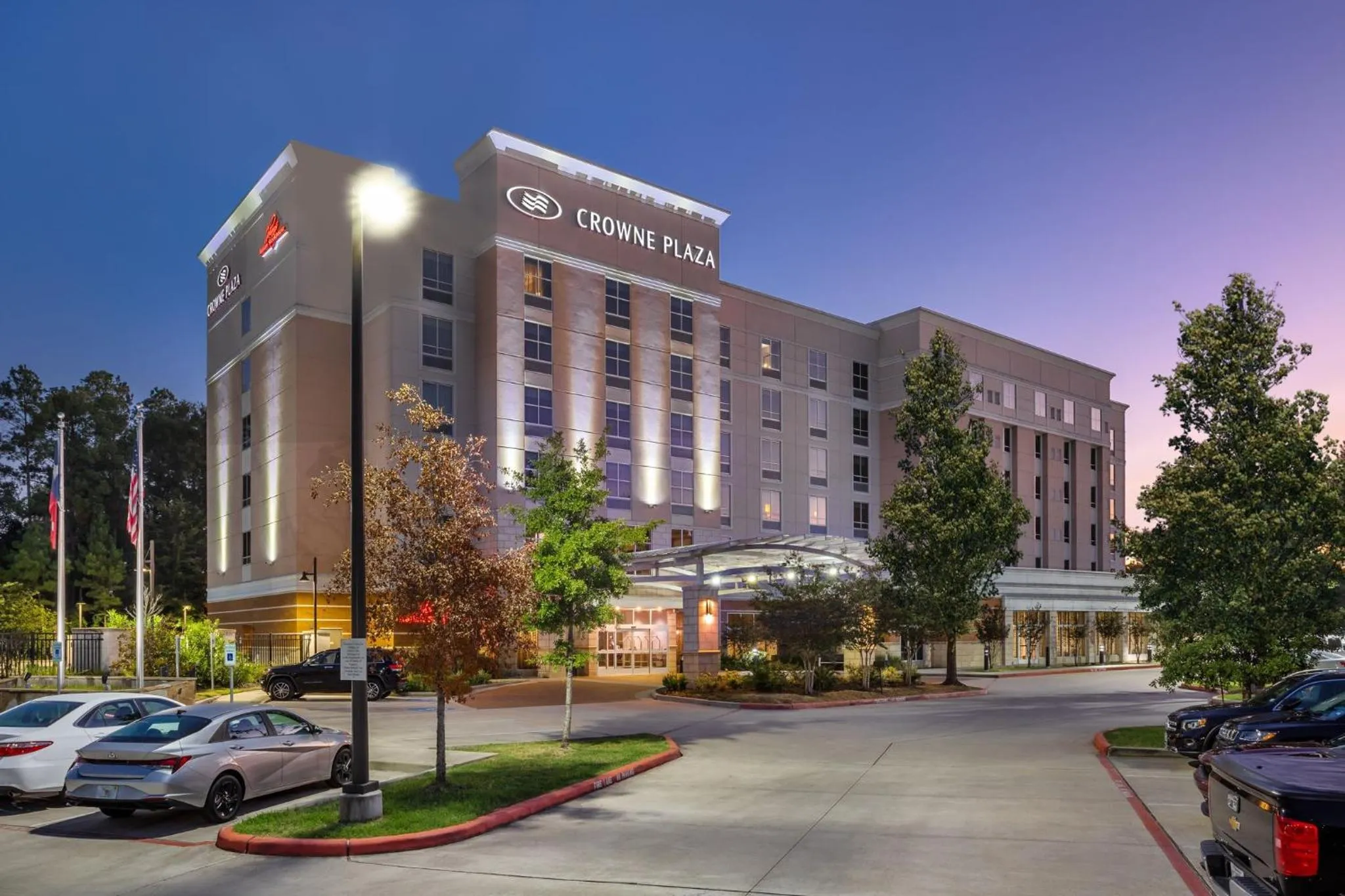 Property building in Crowne Plaza SHENANDOAH - WOODLANDS AREA by IHG