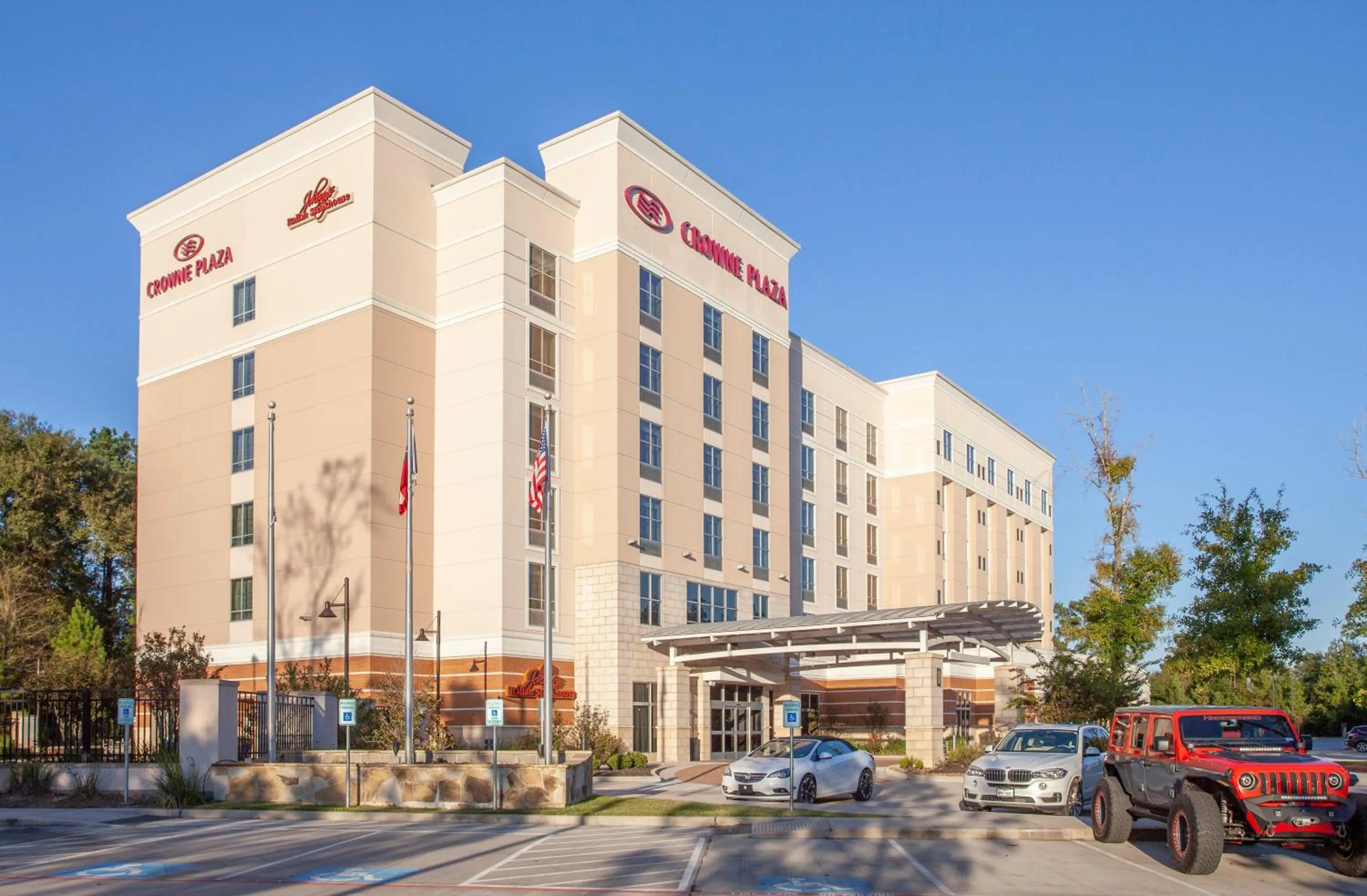 Property building in Crowne Plaza SHENANDOAH - WOODLANDS AREA by IHG