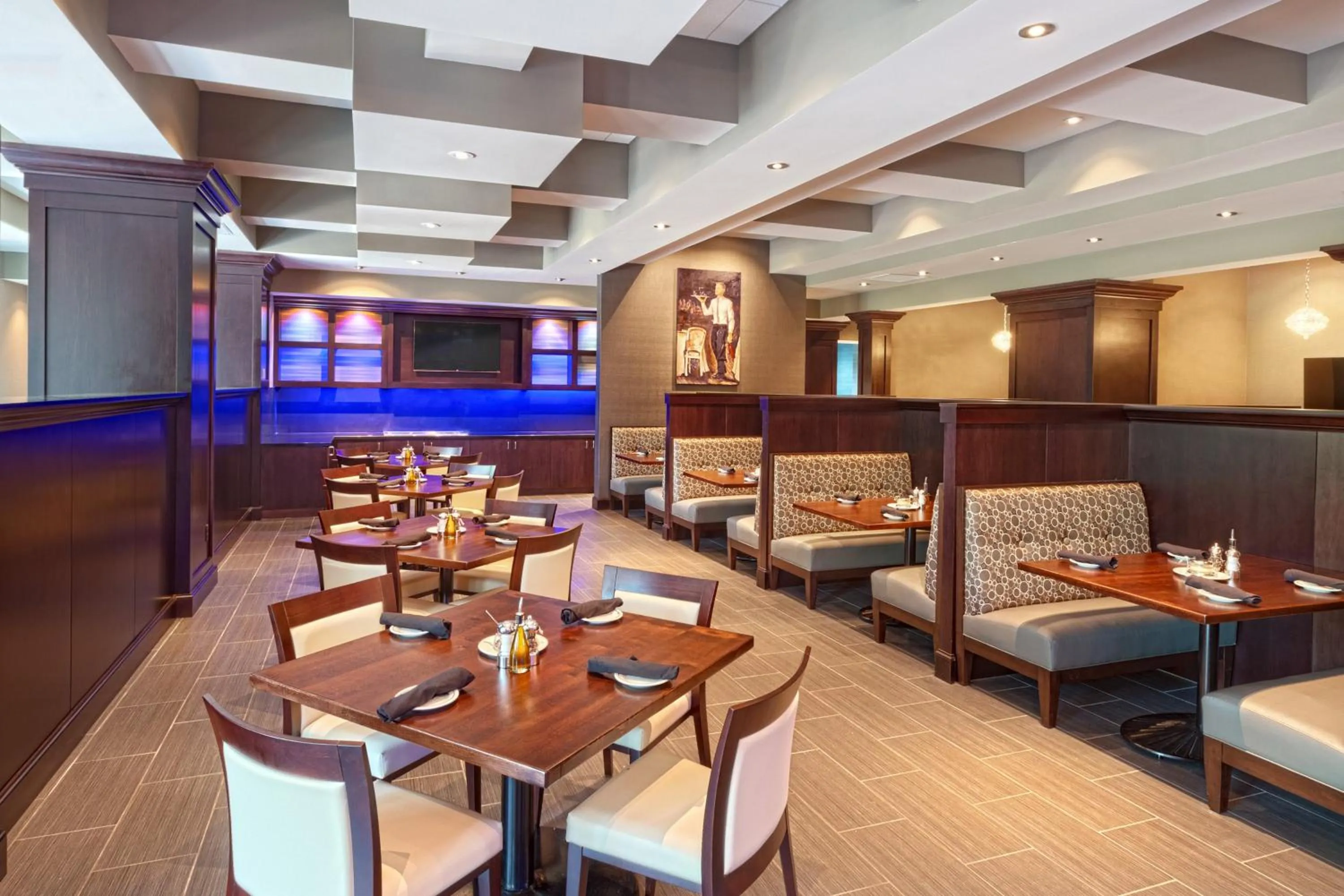 Restaurant/places to eat in Crowne Plaza SHENANDOAH - WOODLANDS AREA by IHG