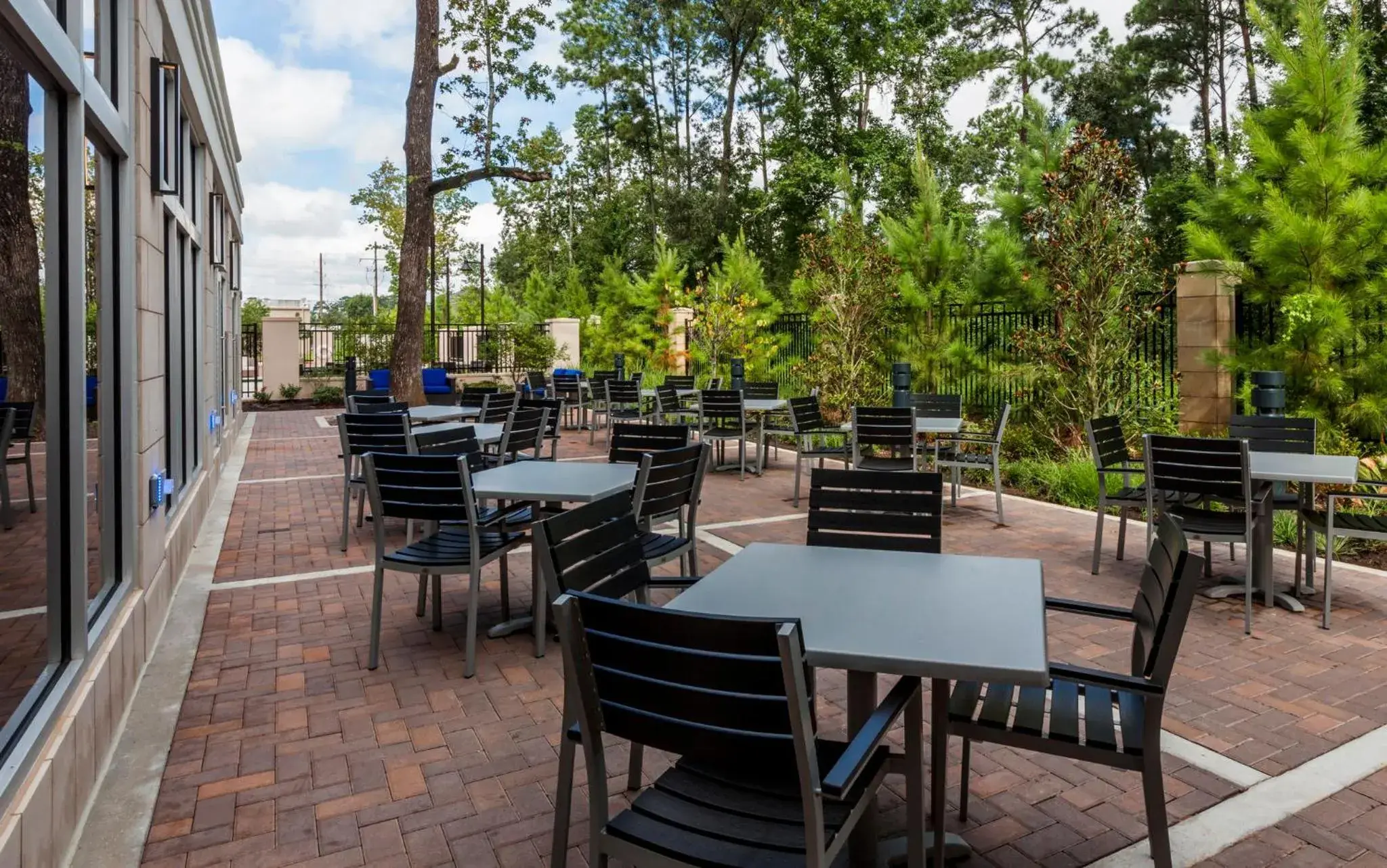 Restaurant/places to eat in Crowne Plaza Shenandoah - The Woodlands Area by IHG Restaurant/places to eat in Crowne Plaza Shenandoah - The Woodlands Area by IHG
