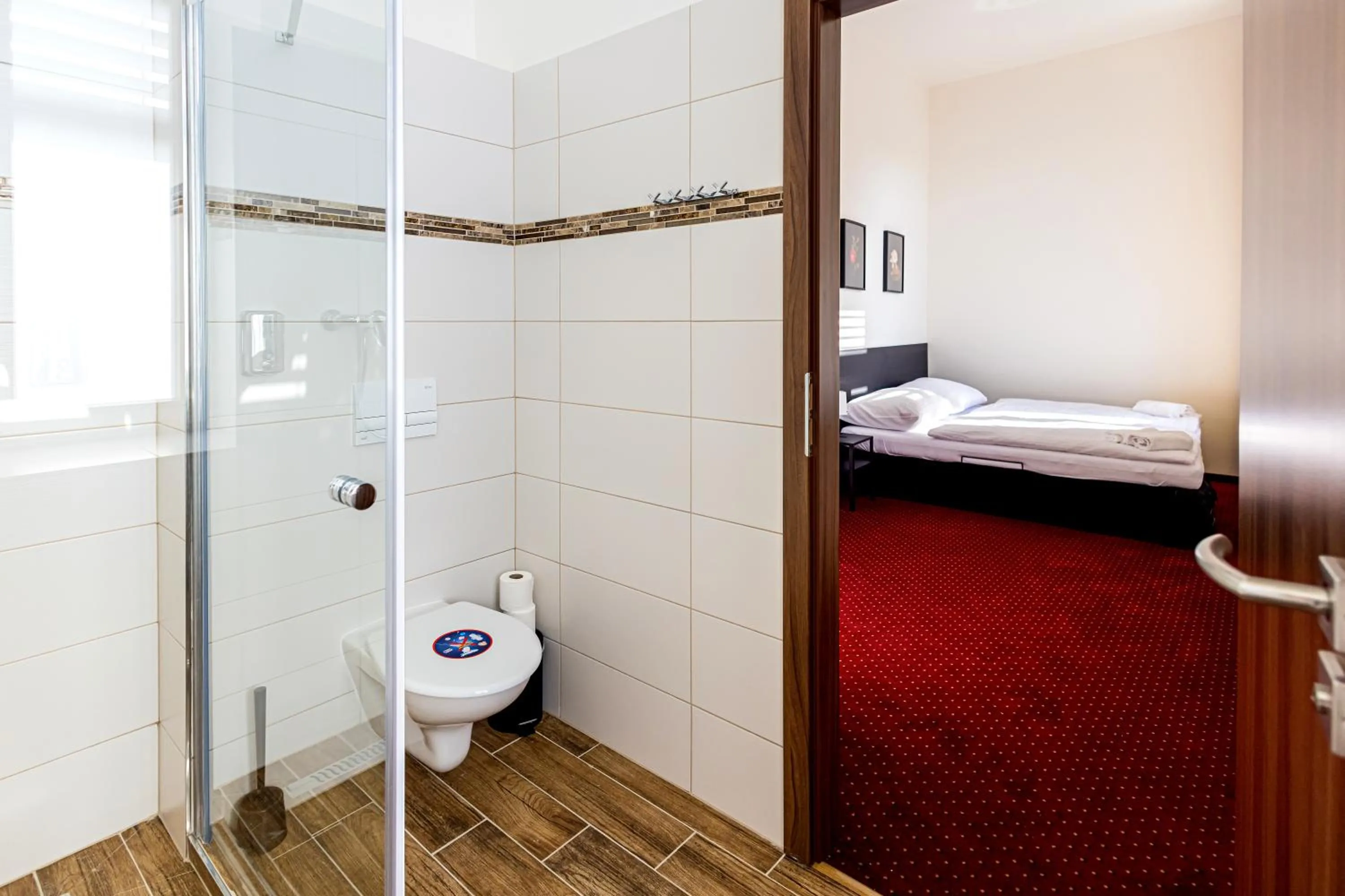 Shower, Bed in Hotel Pod Zeleným Dubem