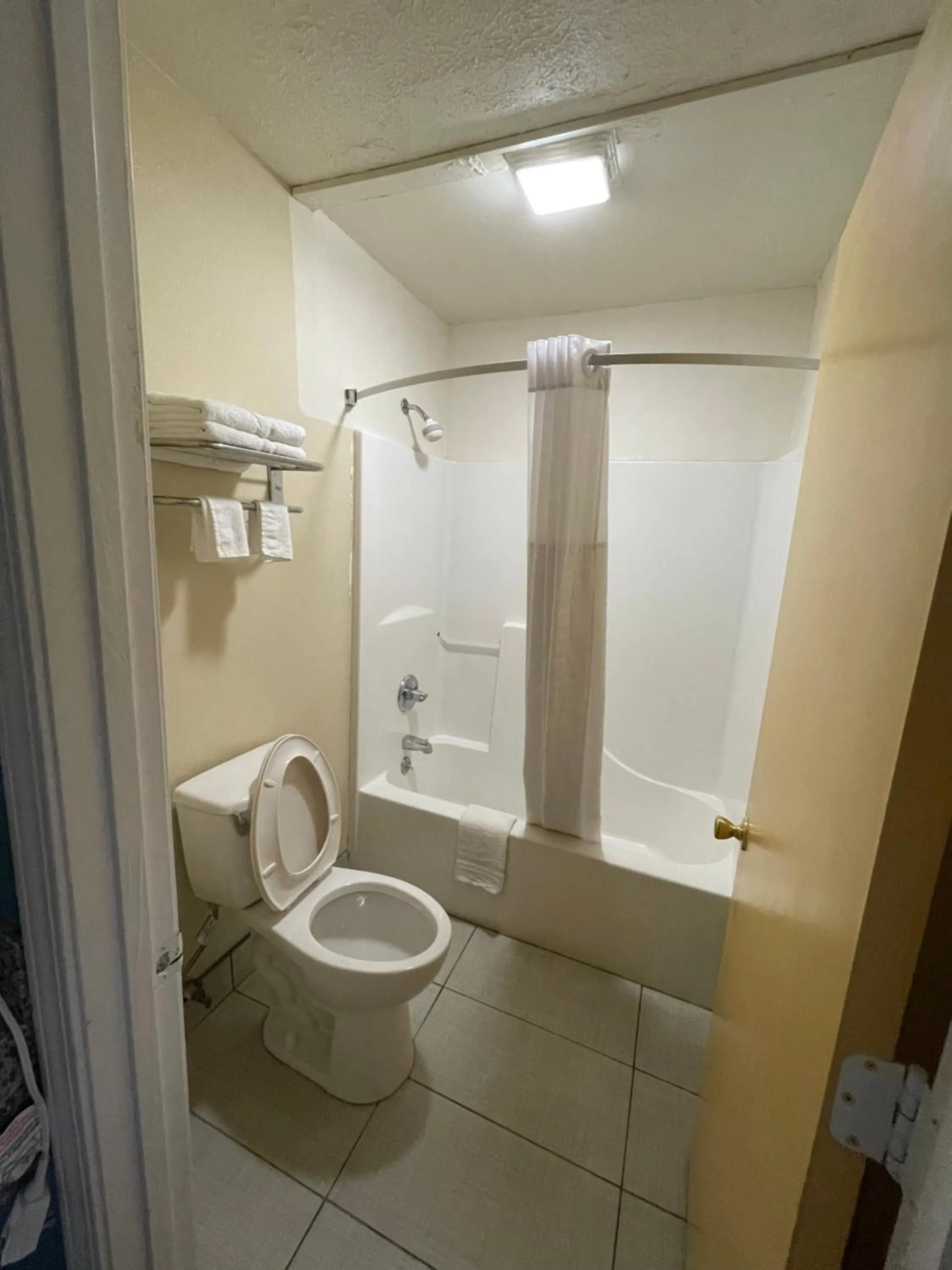 Standard Double Room with Fan in Deerfield Inn
