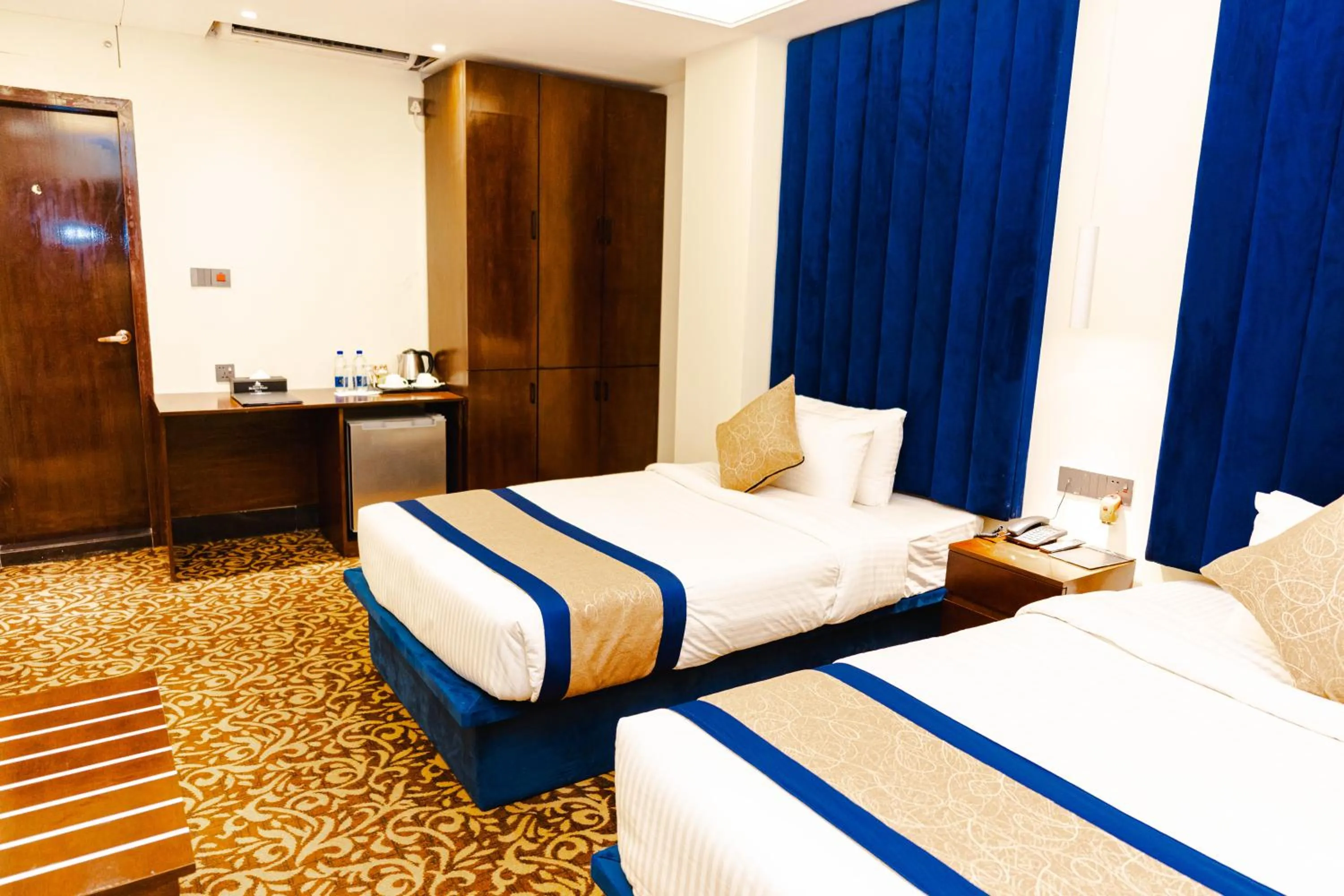 Photo of the whole room, Bed in Marco Polo Dhaka