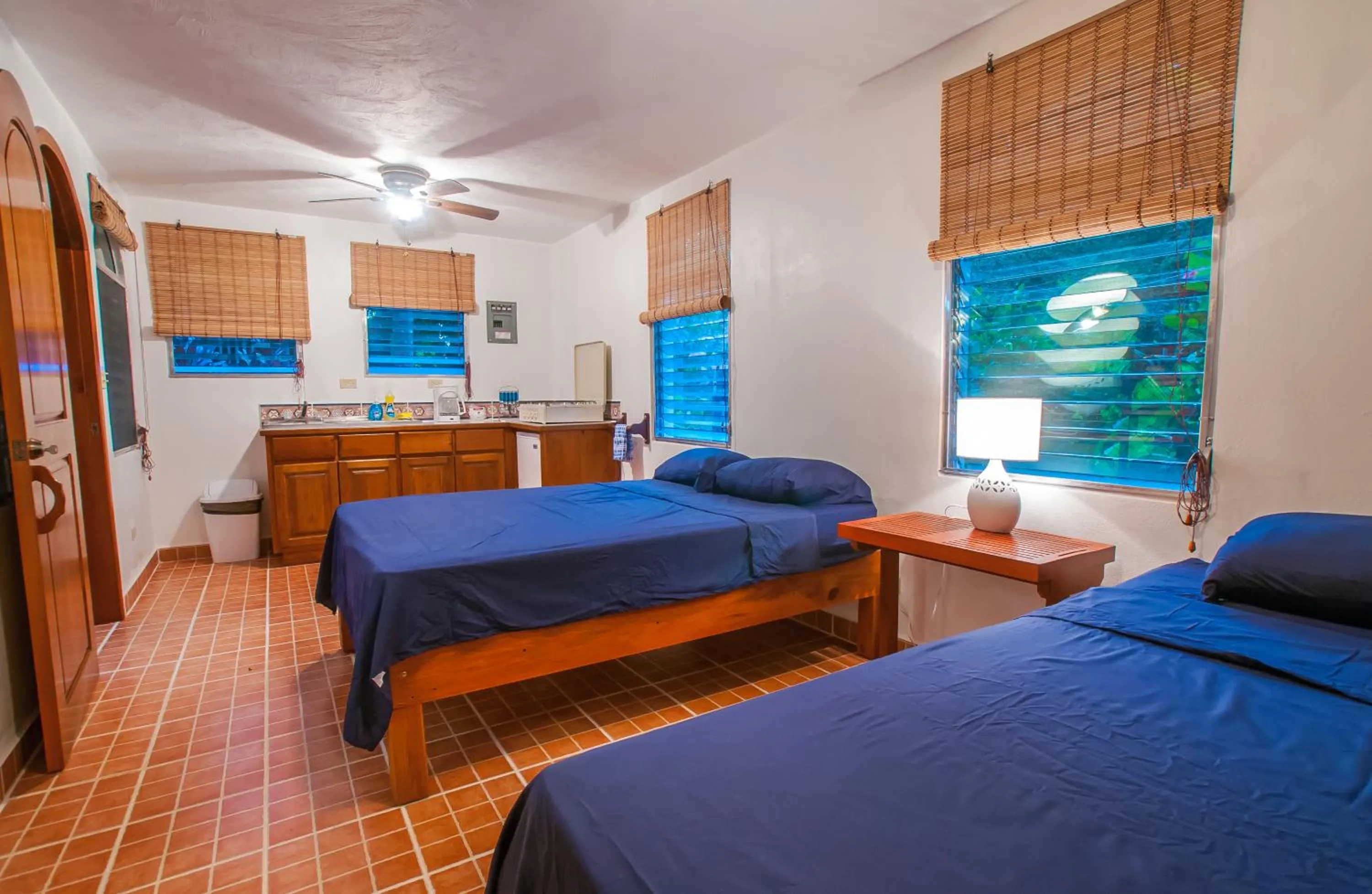 Photo of the whole room, Bed in Hotel Chillies and Native Sons Diving
