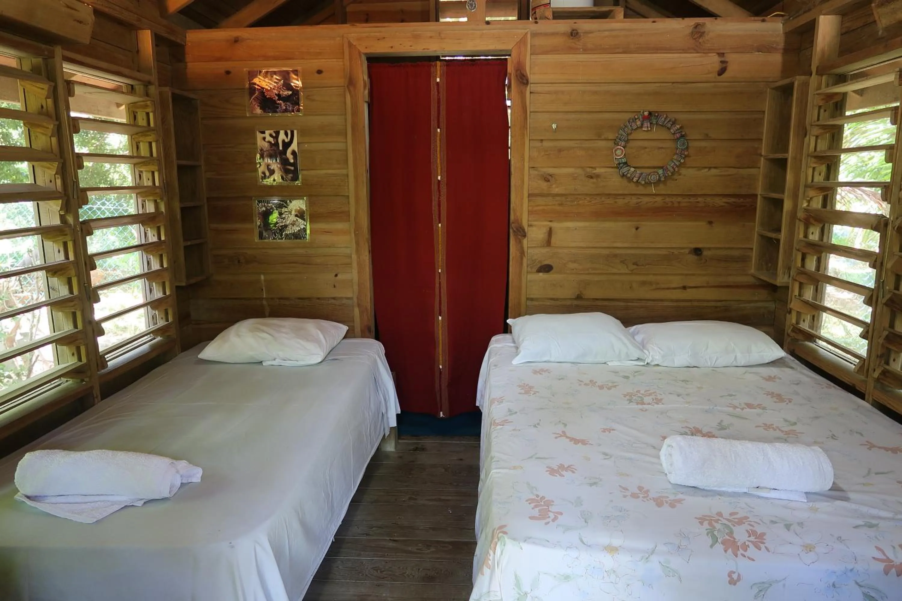 Photo of the whole room, Bed in Hotel Chillies and Native Sons Diving