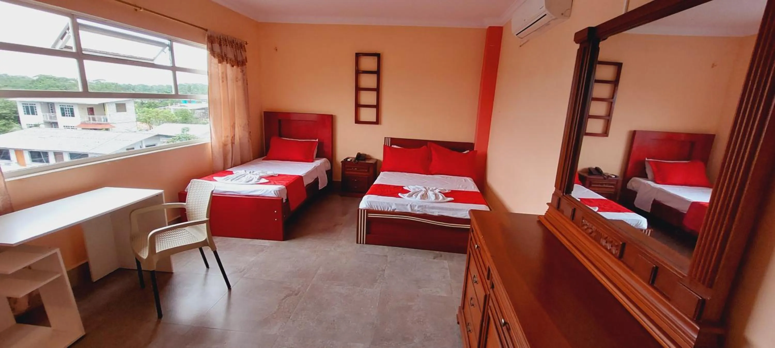 Photo of the whole room, Bed in Hotel Platinum Class