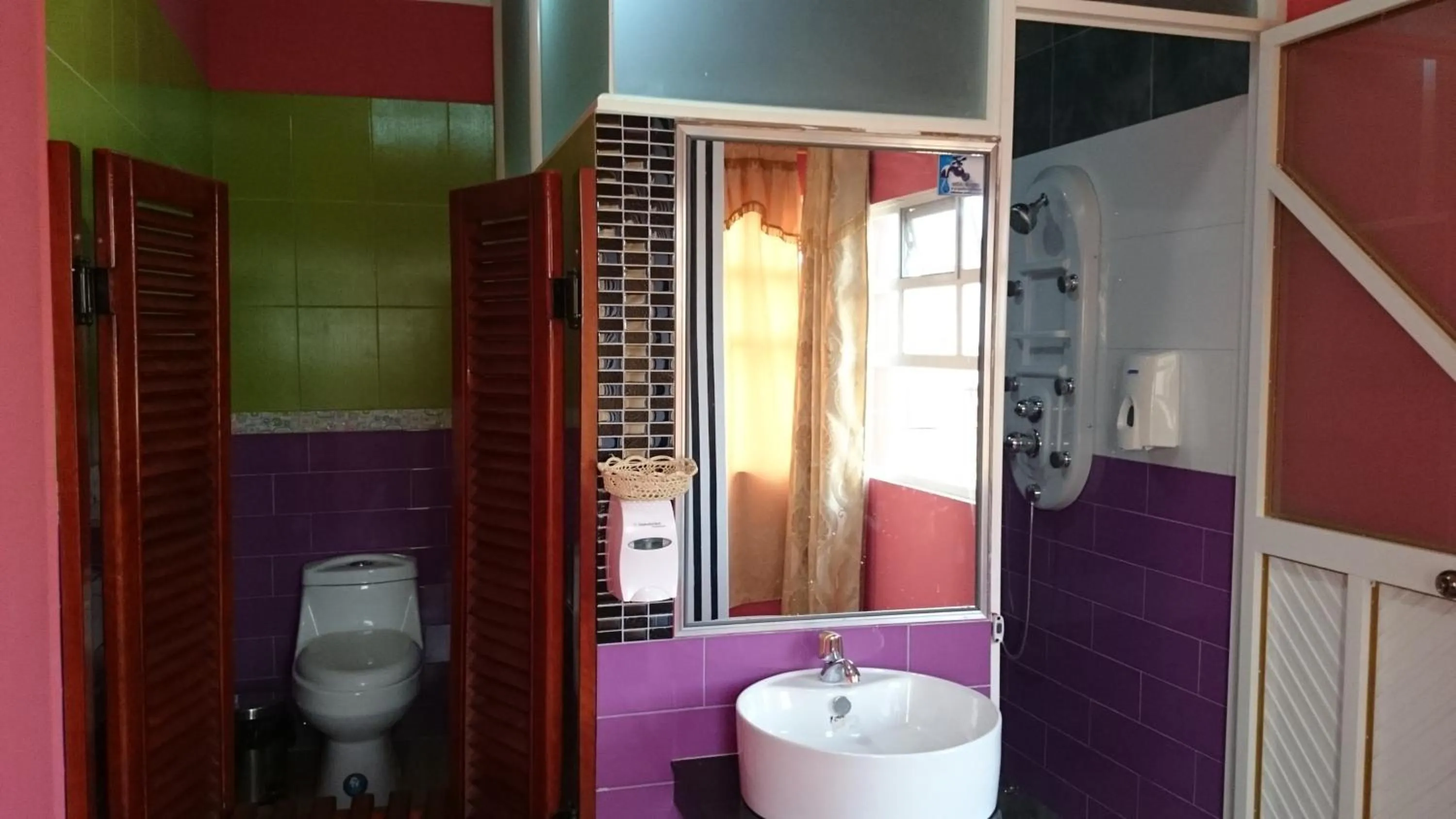 Shower in Hotel Platinum Class