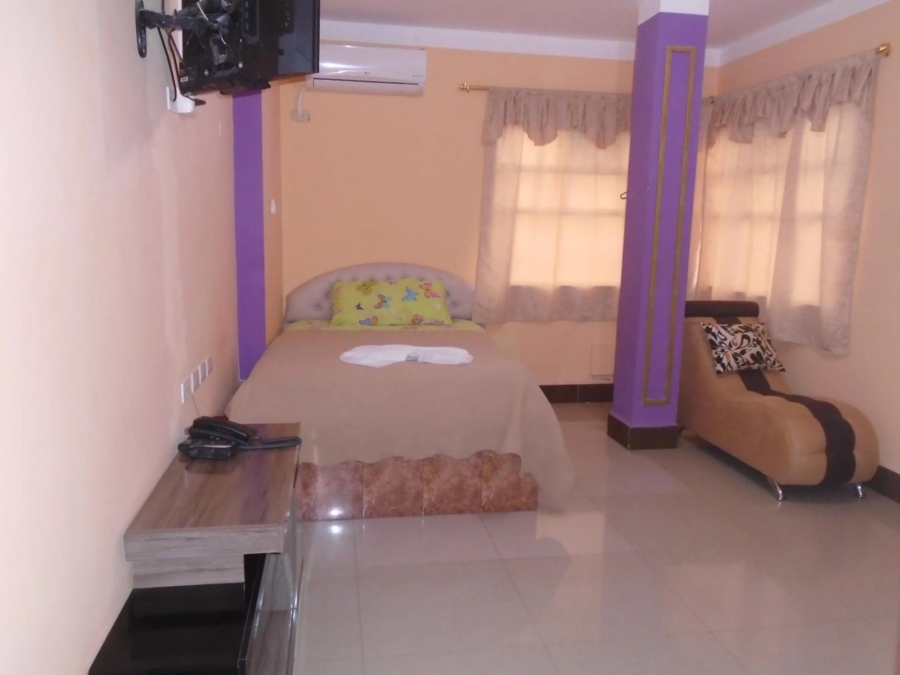 Bedroom, Bed in Hotel Platinum Class