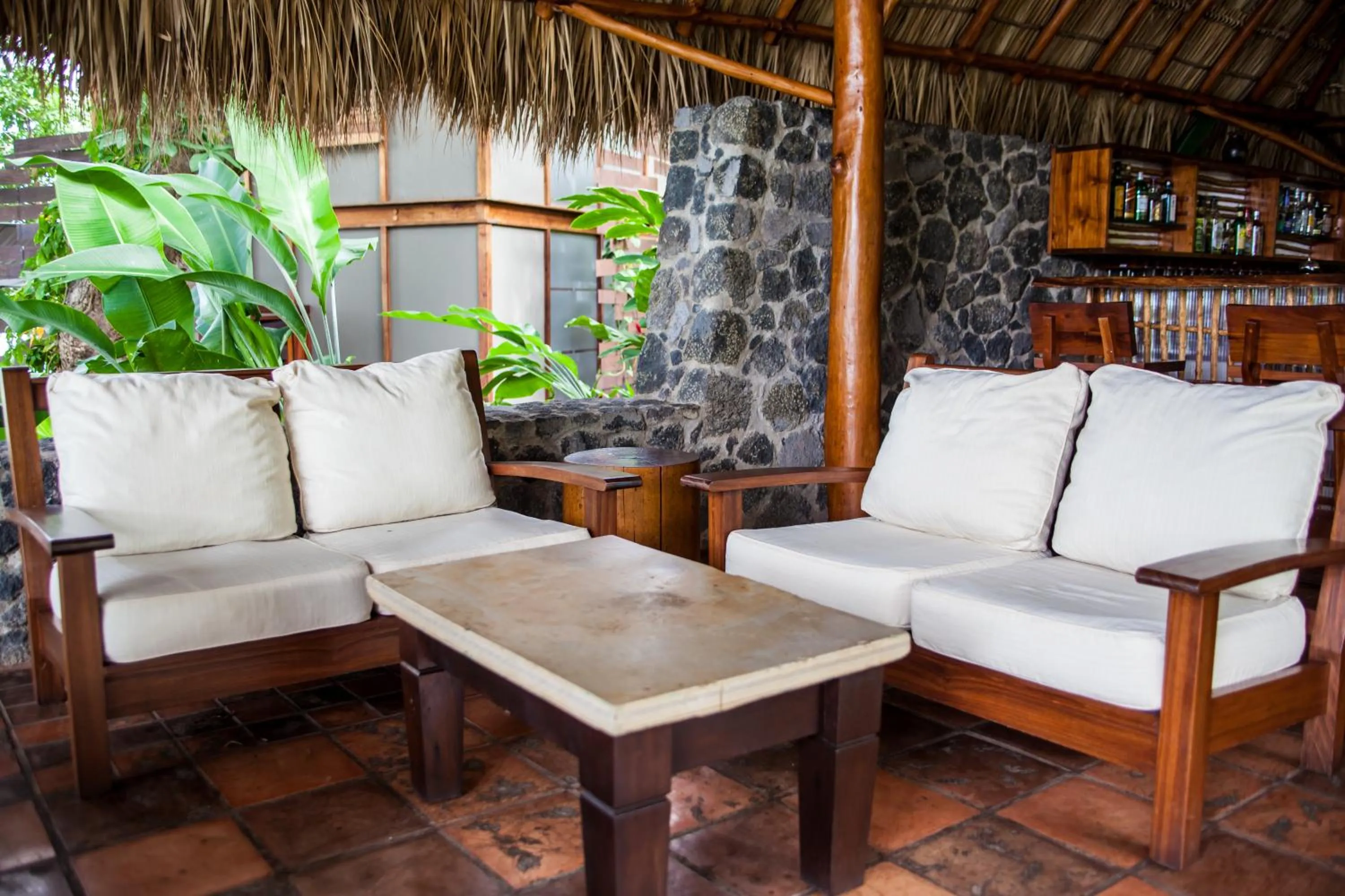 Lounge or bar in Jicaro Island Lodge Member of the Cayuga Collection