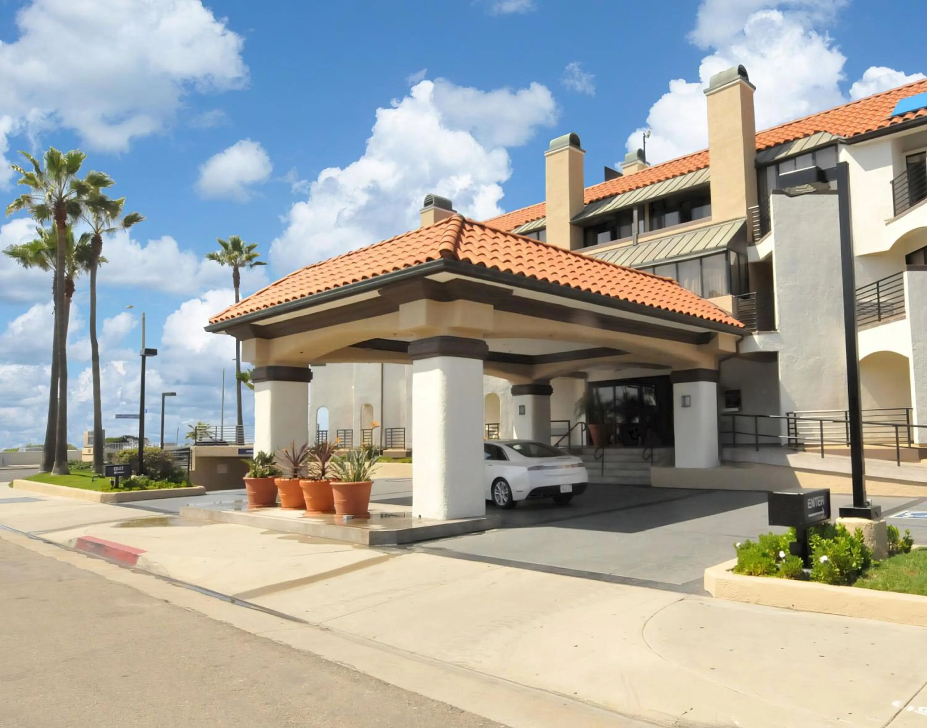 Property building in Huntington Beach Inn