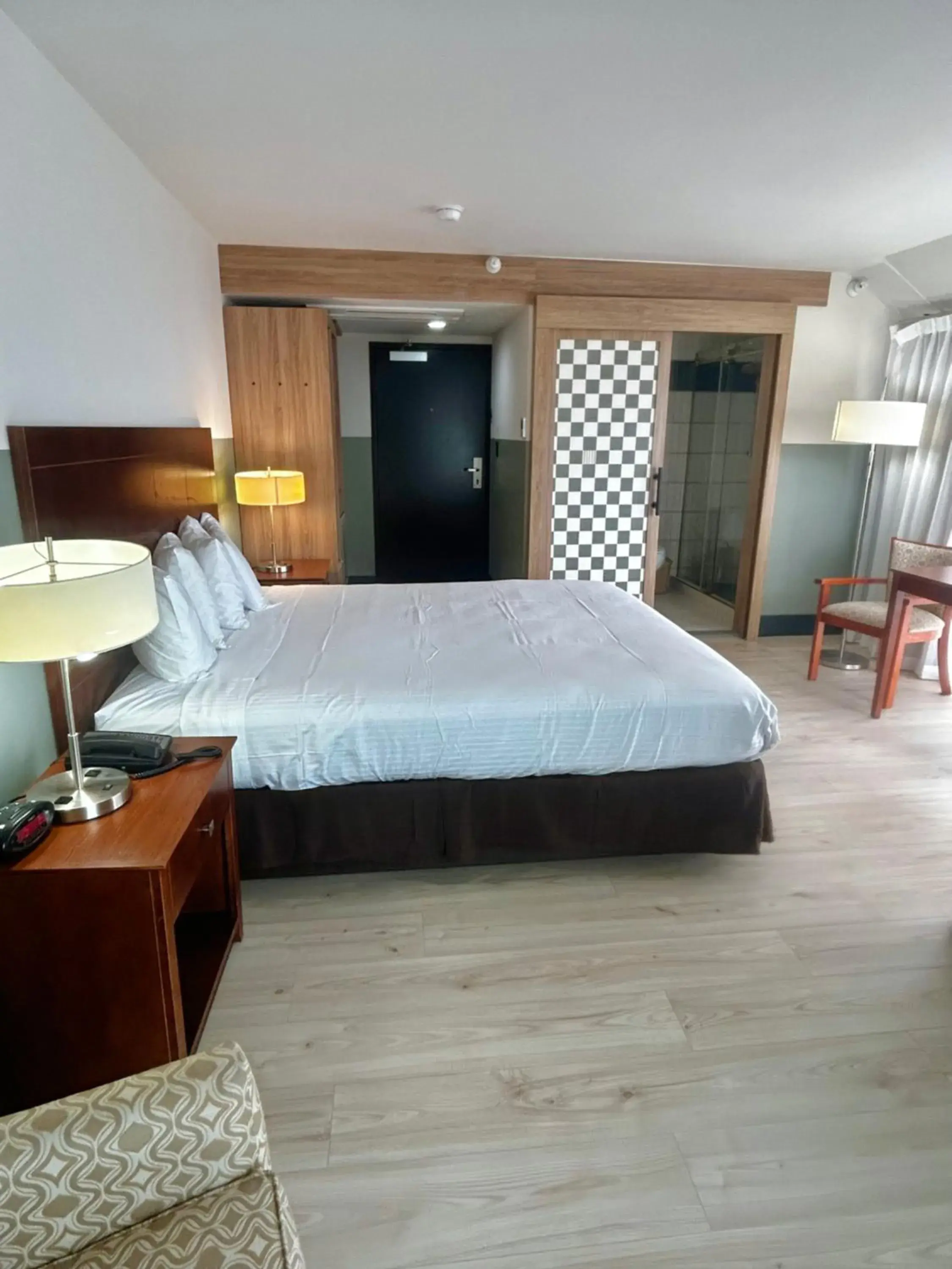 Bedroom in Huntington Beach Inn Bedroom in Huntington Beach Inn